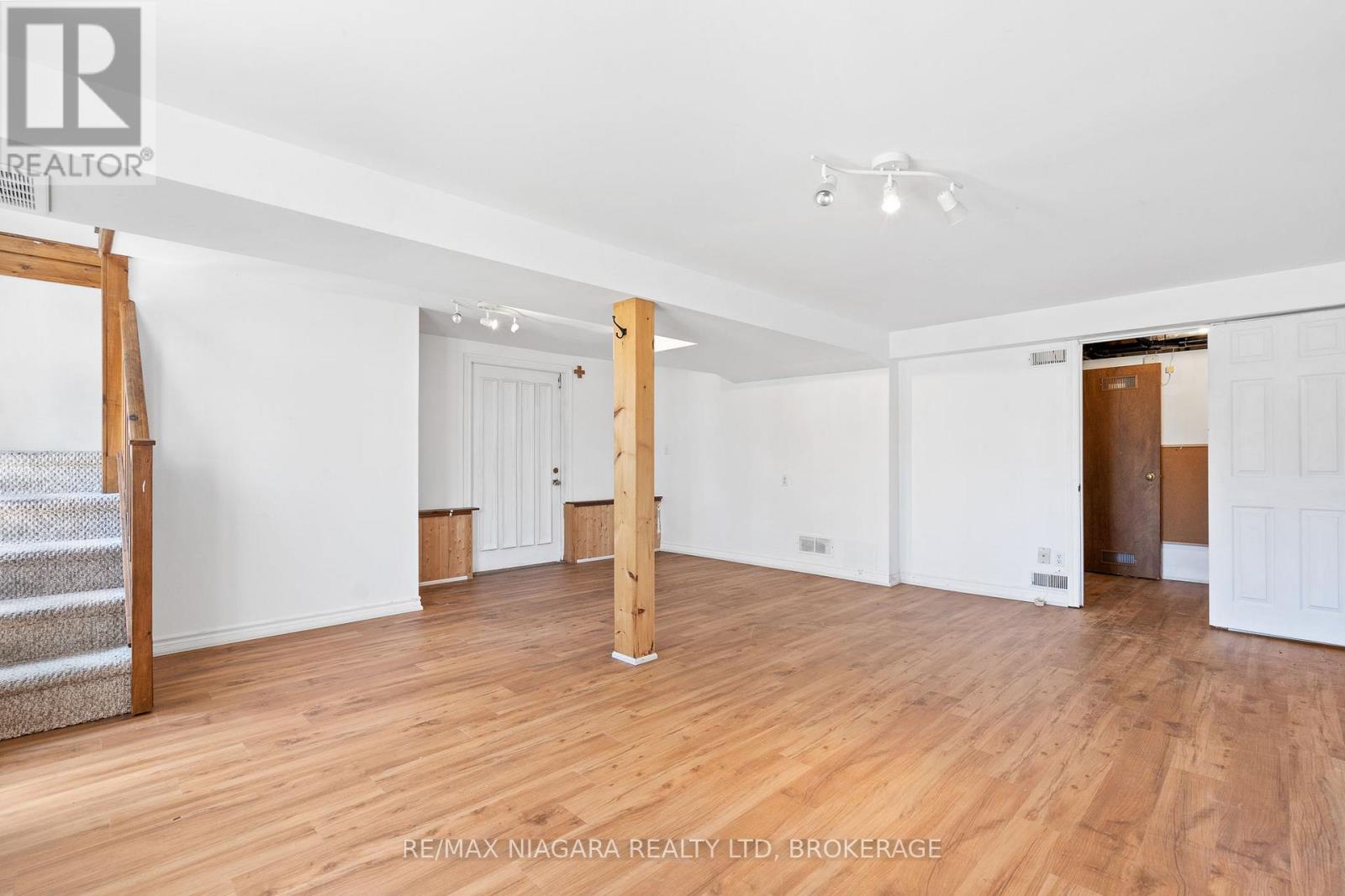 290 Lakeshore Road, Fort Erie, Ontario  L2A 1B4 - Photo 35 - X12477862