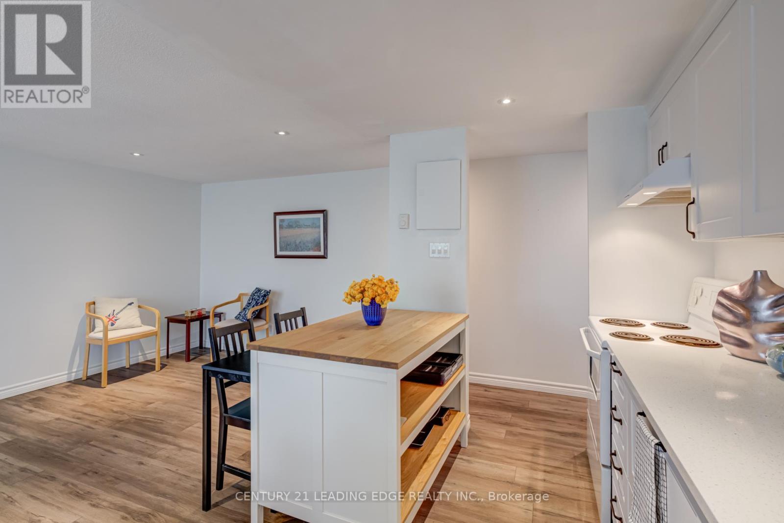 314 - 30 Avalon Place, Kitchener, Ontario  N2M 4N6 - Photo 11 - X12442563