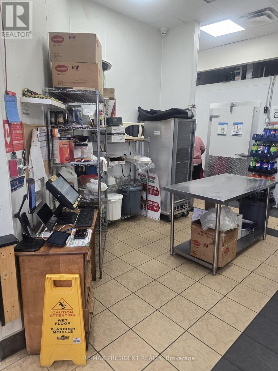 8b - 3510 Schmon Parkway, Thorold, Ontario  L2V 4Y6 - Photo 5 - X12400269