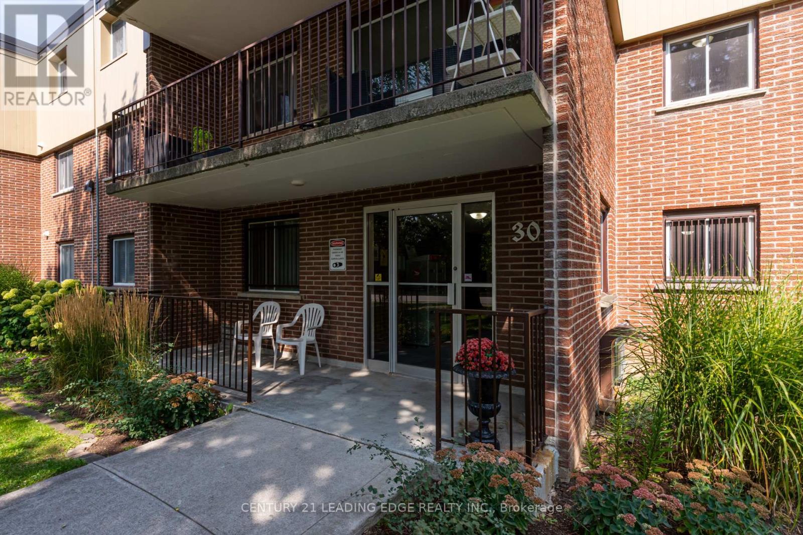 314 - 30 Avalon Place, Kitchener, Ontario  N2M 4N6 - Photo 2 - X12442563