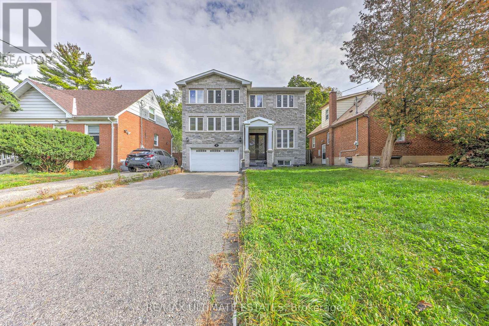 19 Bonnington Place, Toronto, Ontario  M2N 4V2 - Photo 2 - C12472987