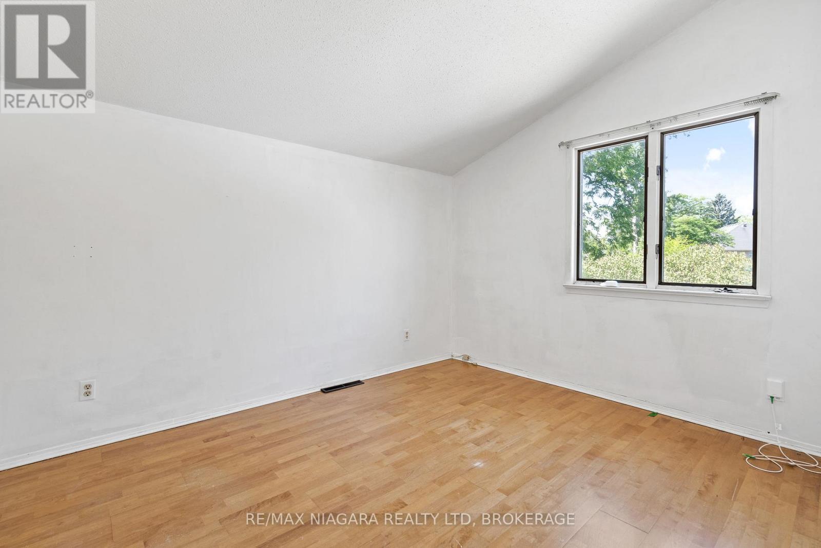 290 Lakeshore Road, Fort Erie, Ontario  L2A 1B4 - Photo 34 - X12477862