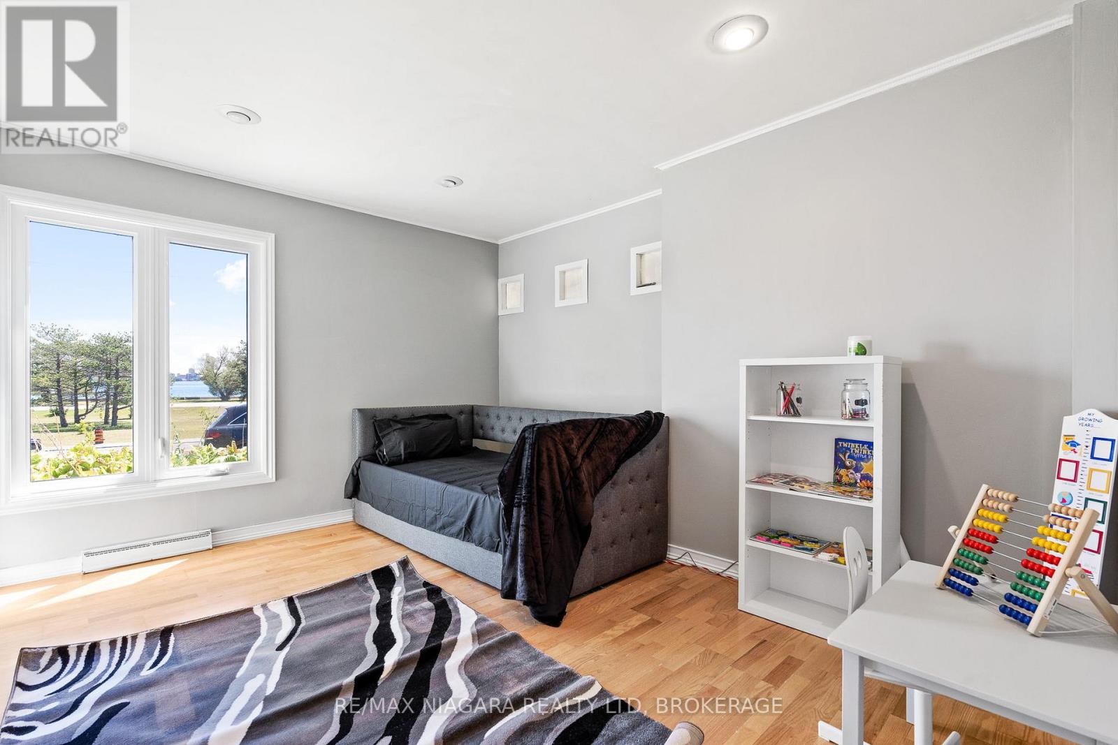 290 Lakeshore Road, Fort Erie, Ontario  L2A 1B4 - Photo 21 - X12477862