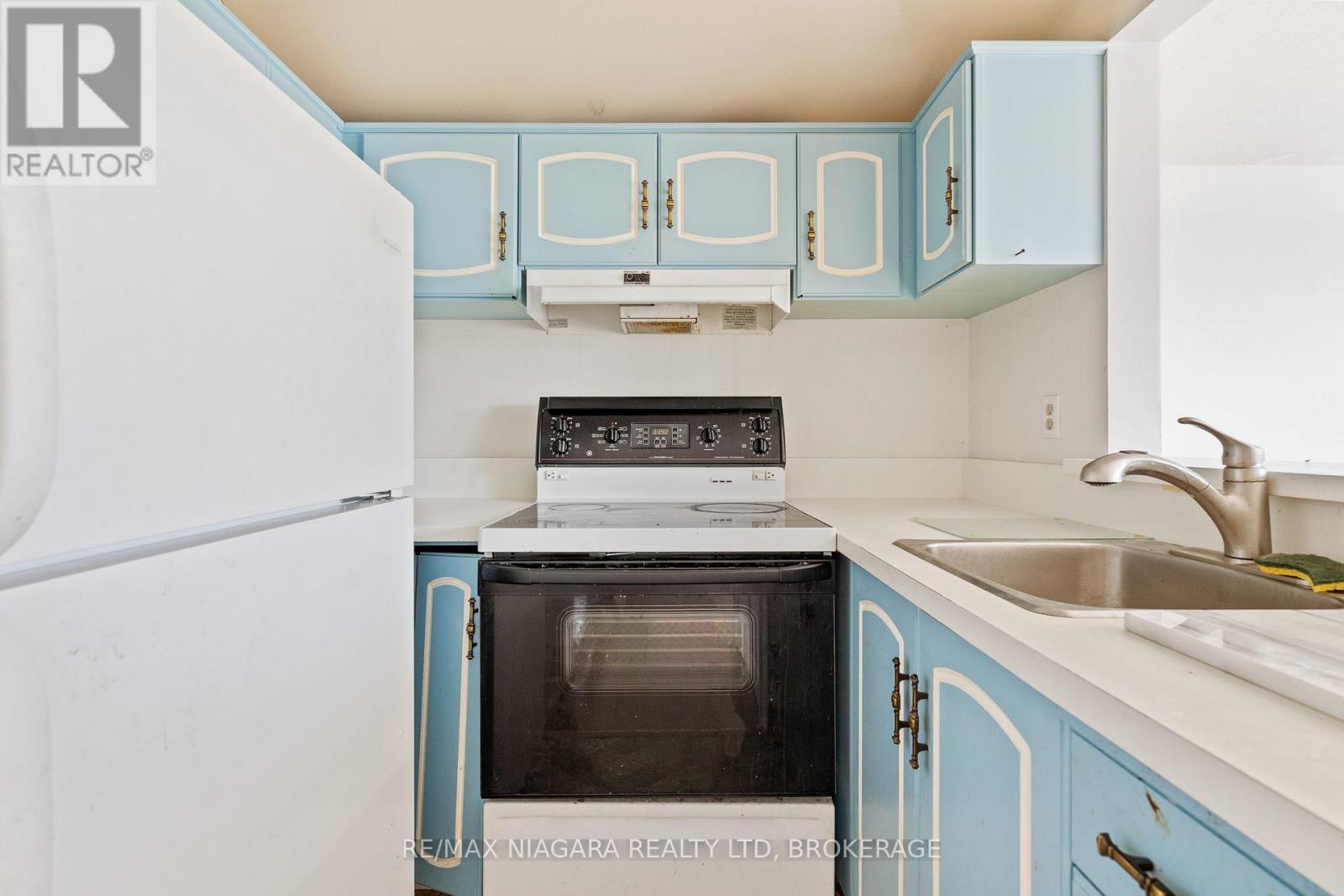 290 Lakeshore Road, Fort Erie, Ontario  L2A 1B4 - Photo 32 - X12477862