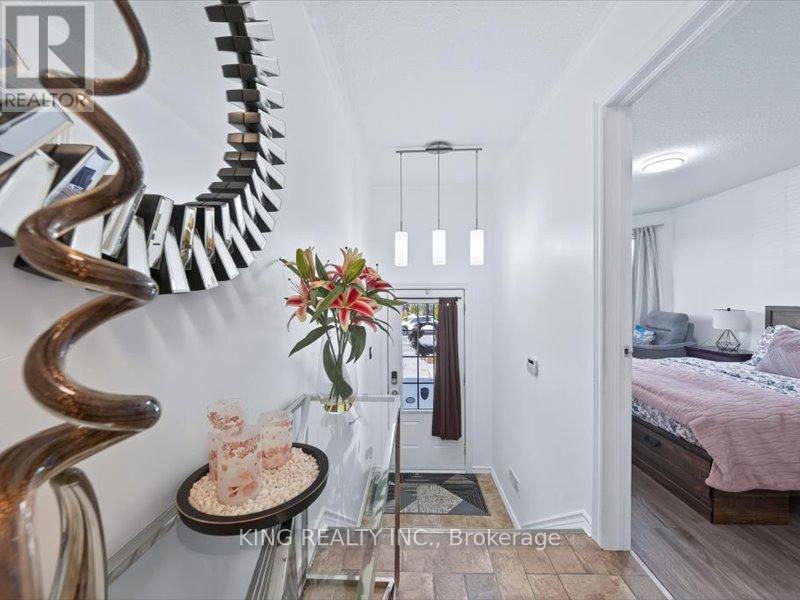 565 Grey Street, Brantford, Ontario  N3S 0C3 - Photo 6 - X12472641