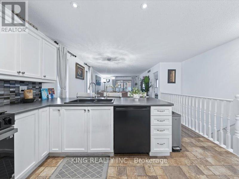 565 Grey Street, Brantford, Ontario  N3S 0C3 - Photo 14 - X12472641