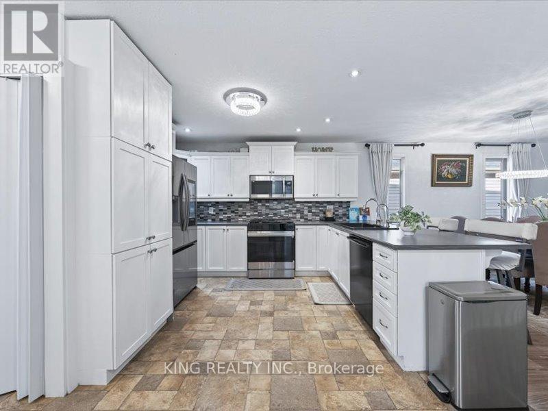 565 Grey Street, Brantford, Ontario  N3S 0C3 - Photo 12 - X12472641