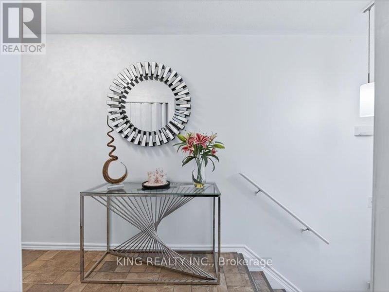 565 Grey Street, Brantford, Ontario  N3S 0C3 - Photo 5 - X12472641