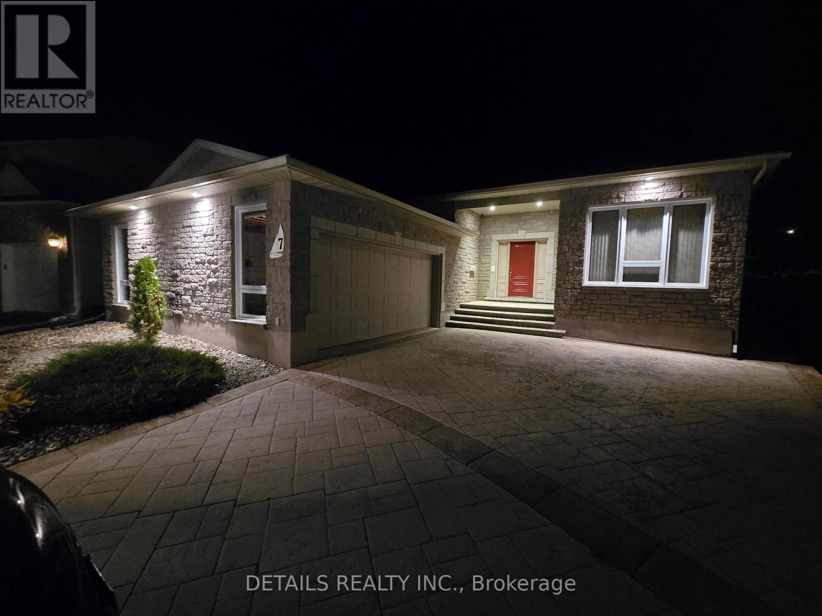 7 Eagle Chase Court, Ottawa, Ontario  K2J 3N5 - Photo 5 - X12478005