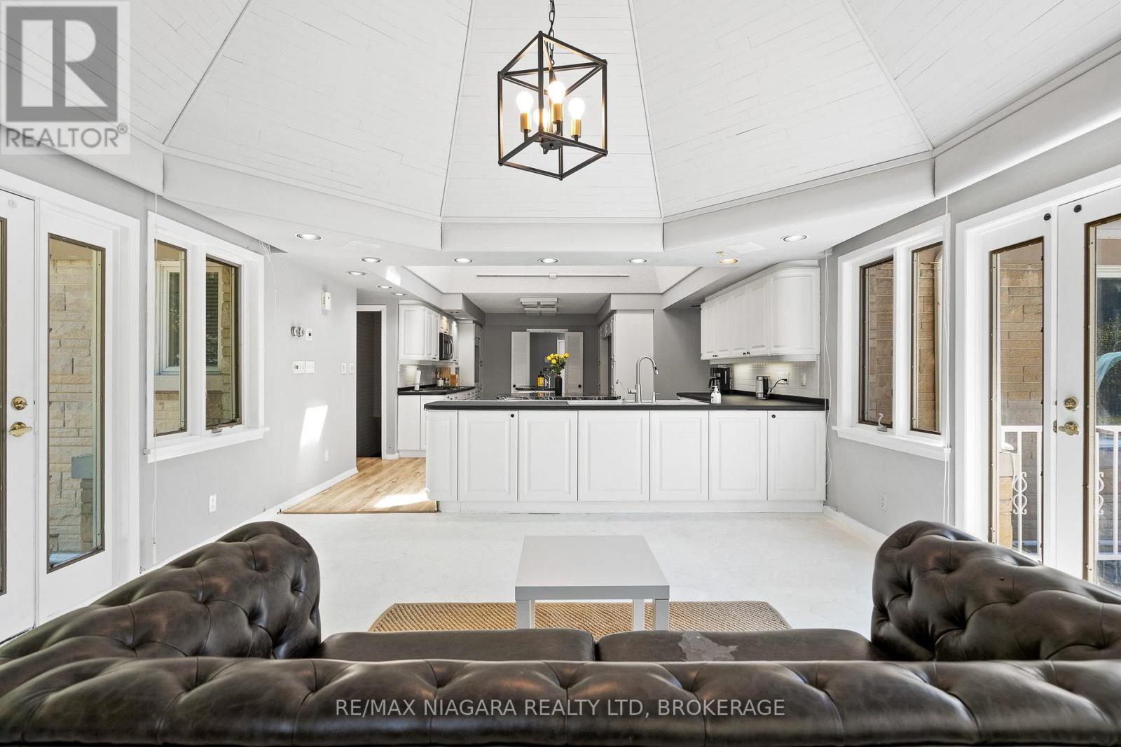 290 Lakeshore Road, Fort Erie, Ontario  L2A 1B4 - Photo 11 - X12477862