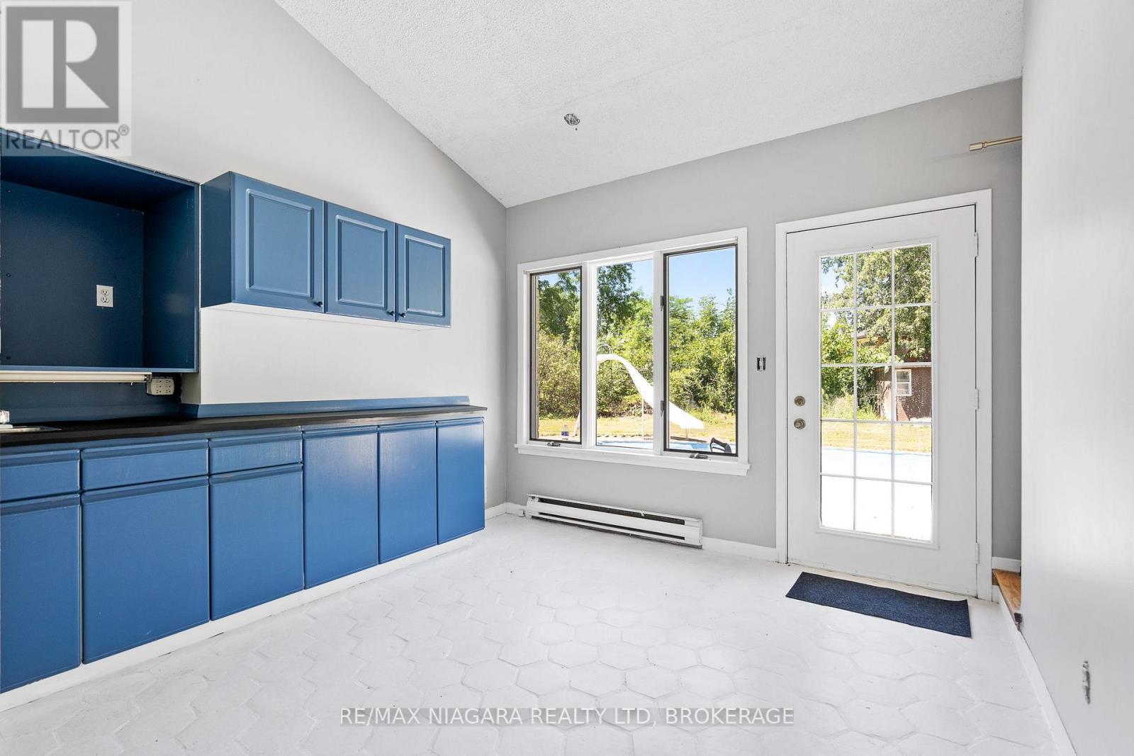 290 Lakeshore Road, Fort Erie, Ontario  L2A 1B4 - Photo 19 - X12477862