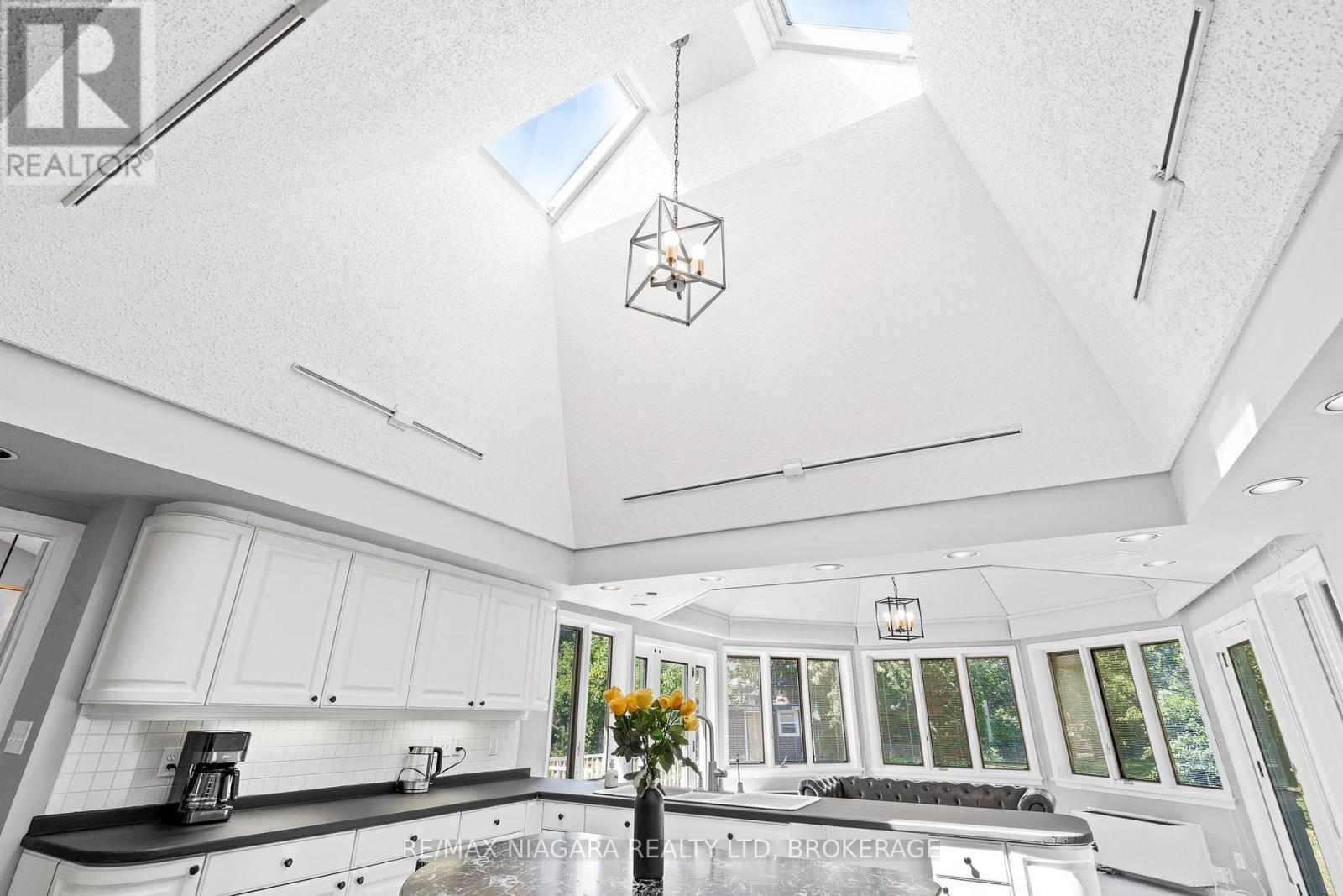 290 Lakeshore Road, Fort Erie, Ontario  L2A 1B4 - Photo 8 - X12477862