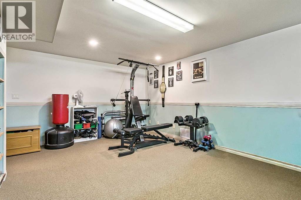 2628 Lionel Crescent Sw, Calgary, Alberta  T3E 6B1 - Photo 25 - A2229831