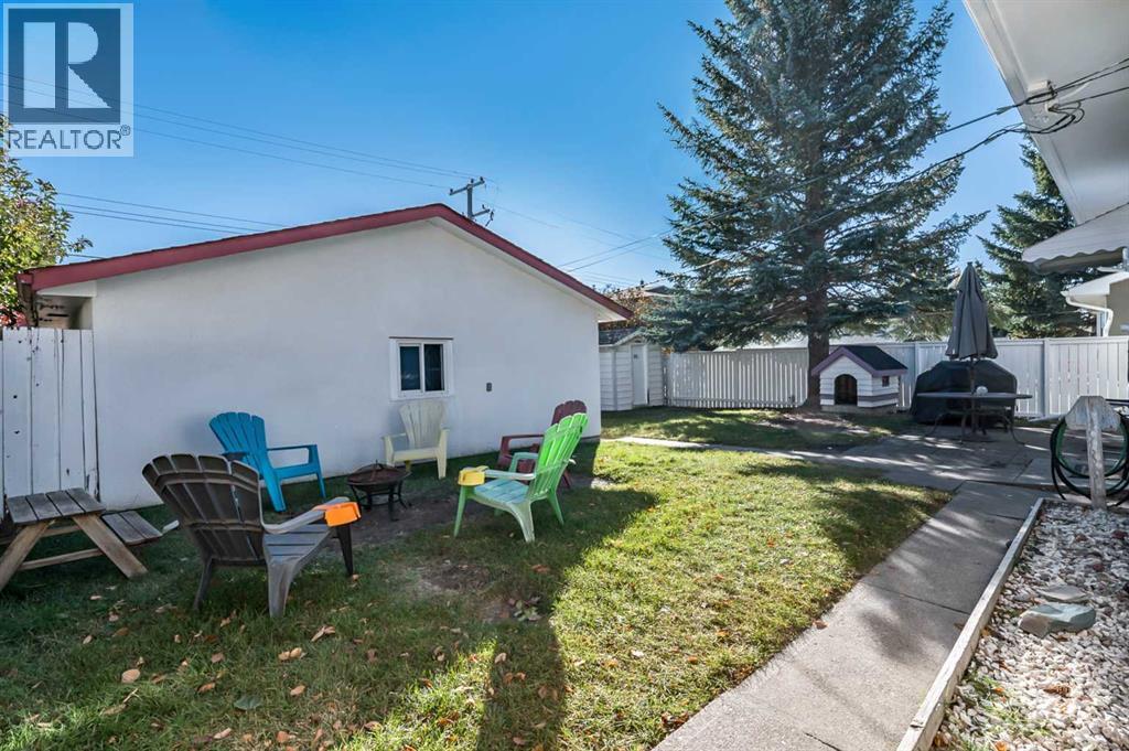 2628 Lionel Crescent Sw, Calgary, Alberta  T3E 6B1 - Photo 32 - A2229831