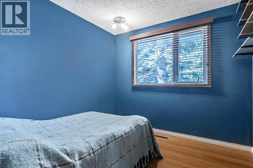 2628 Lionel Crescent Sw, Calgary, Alberta  T3E 6B1 - Photo 19 - A2229831