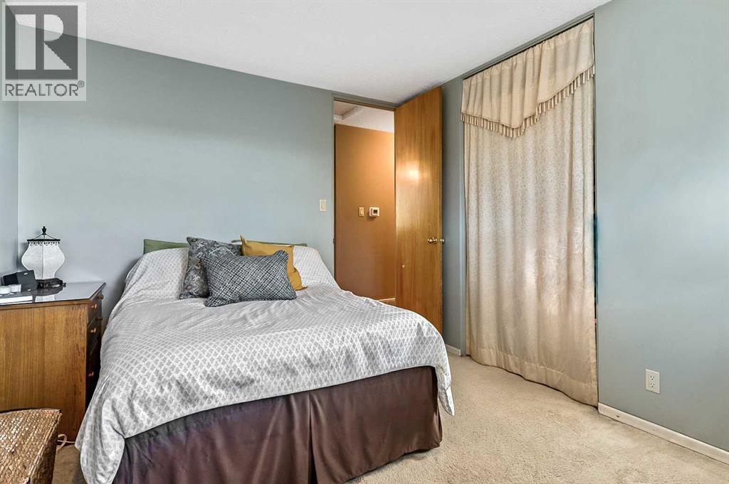 2628 Lionel Crescent Sw, Calgary, Alberta  T3E 6B1 - Photo 17 - A2229831