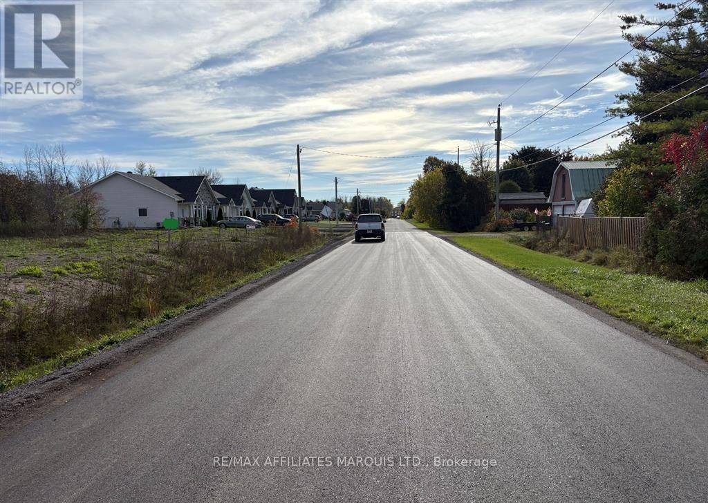 5363 Woodland Road N, South Stormont, Ontario K0C 1M0 - Photo 3 - X12468979