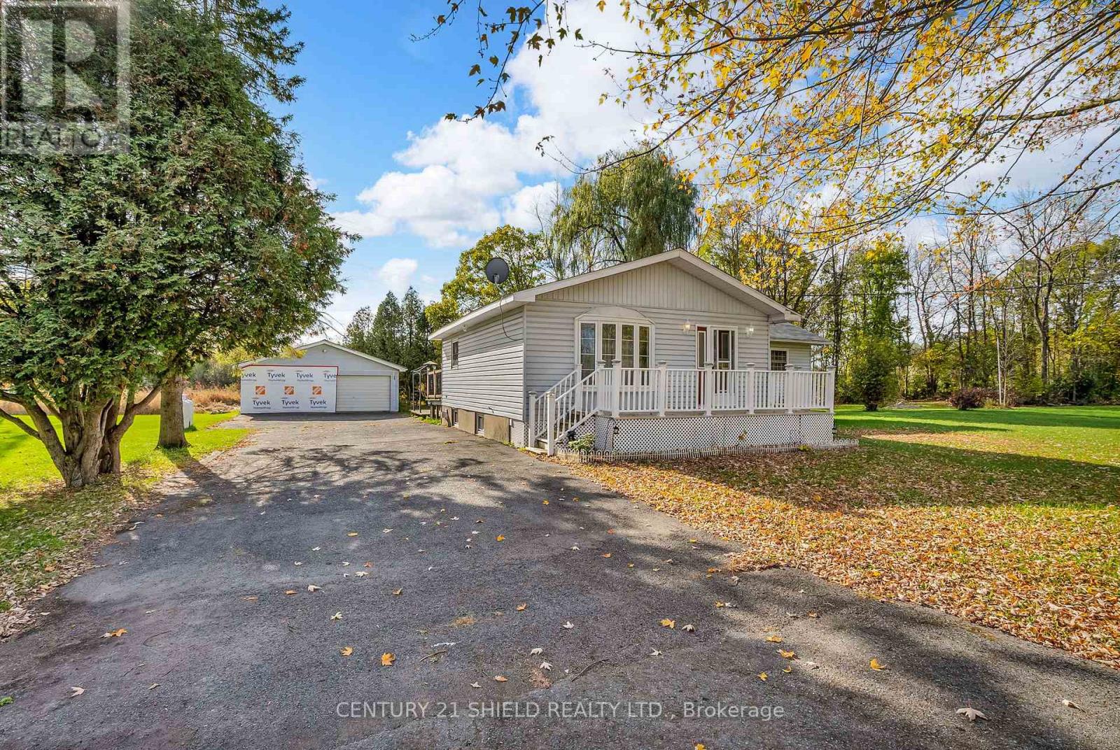 14276 Dafoe Road, South Stormont, Ontario  K0C 1M0 - Photo 3 - X12475893