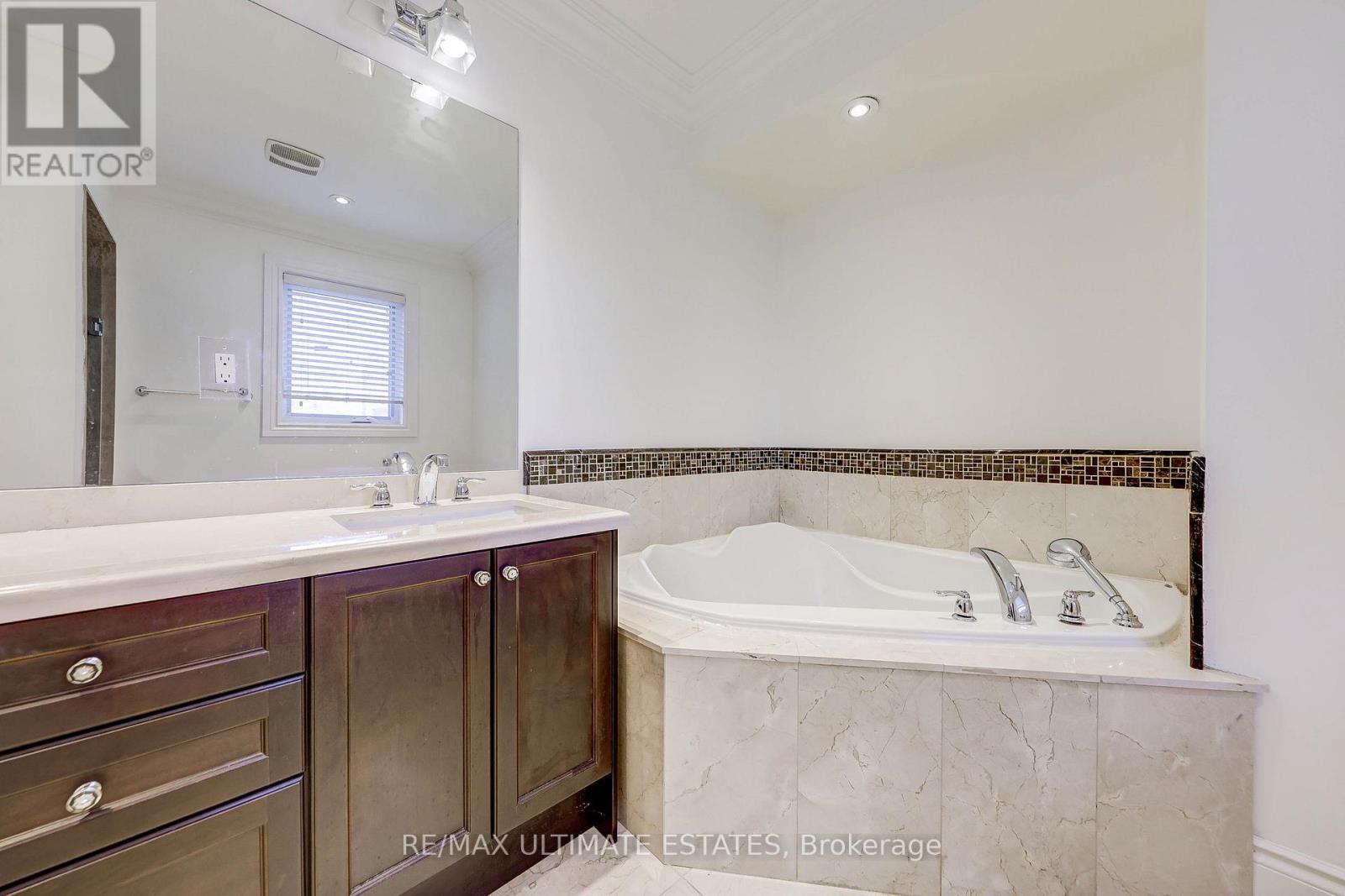 19 Bonnington Place, Toronto, Ontario  M2N 4V2 - Photo 29 - C12472987