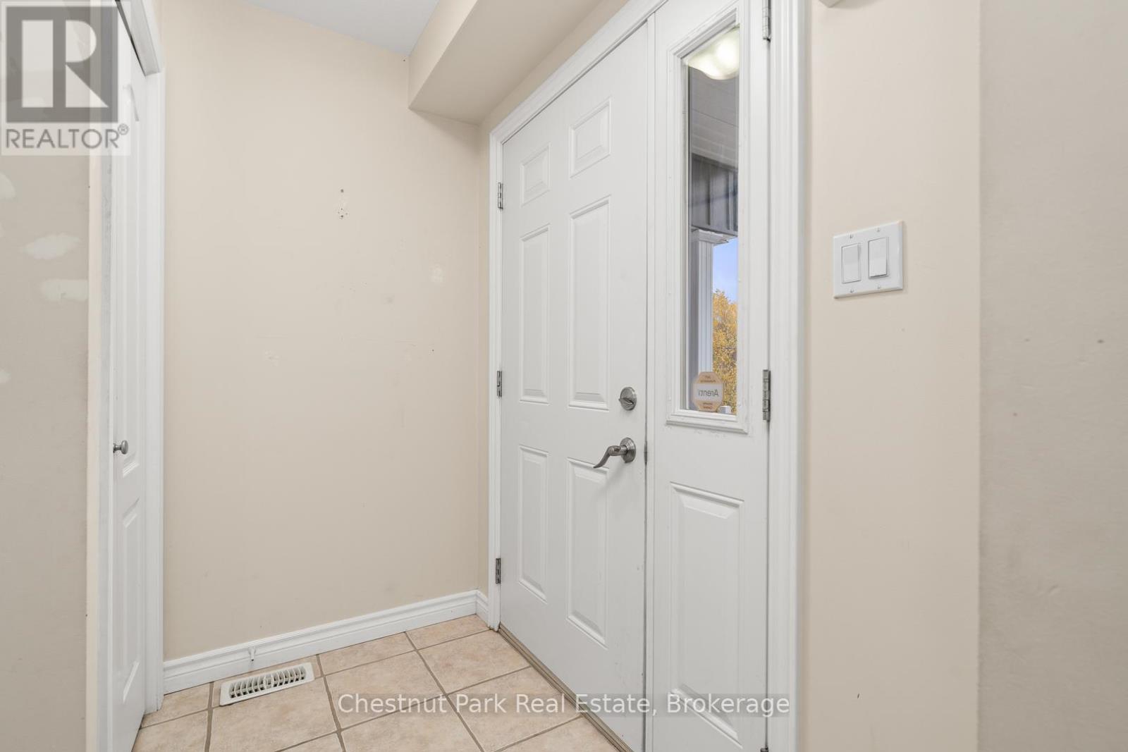 3 - 37 Silver Street, Huntsville, Ontario  P1H 1M2 - Photo 4 - X12477903