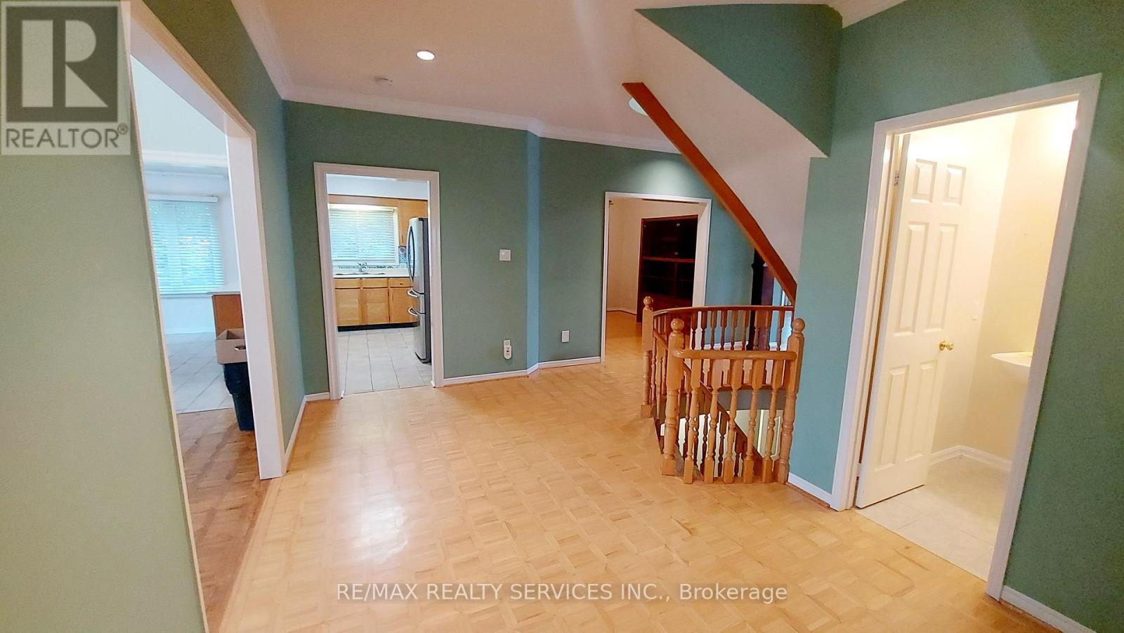 26 Hacienda Court, Brampton, Ontario  L6Z 3J1 - Photo 9 - W12348242
