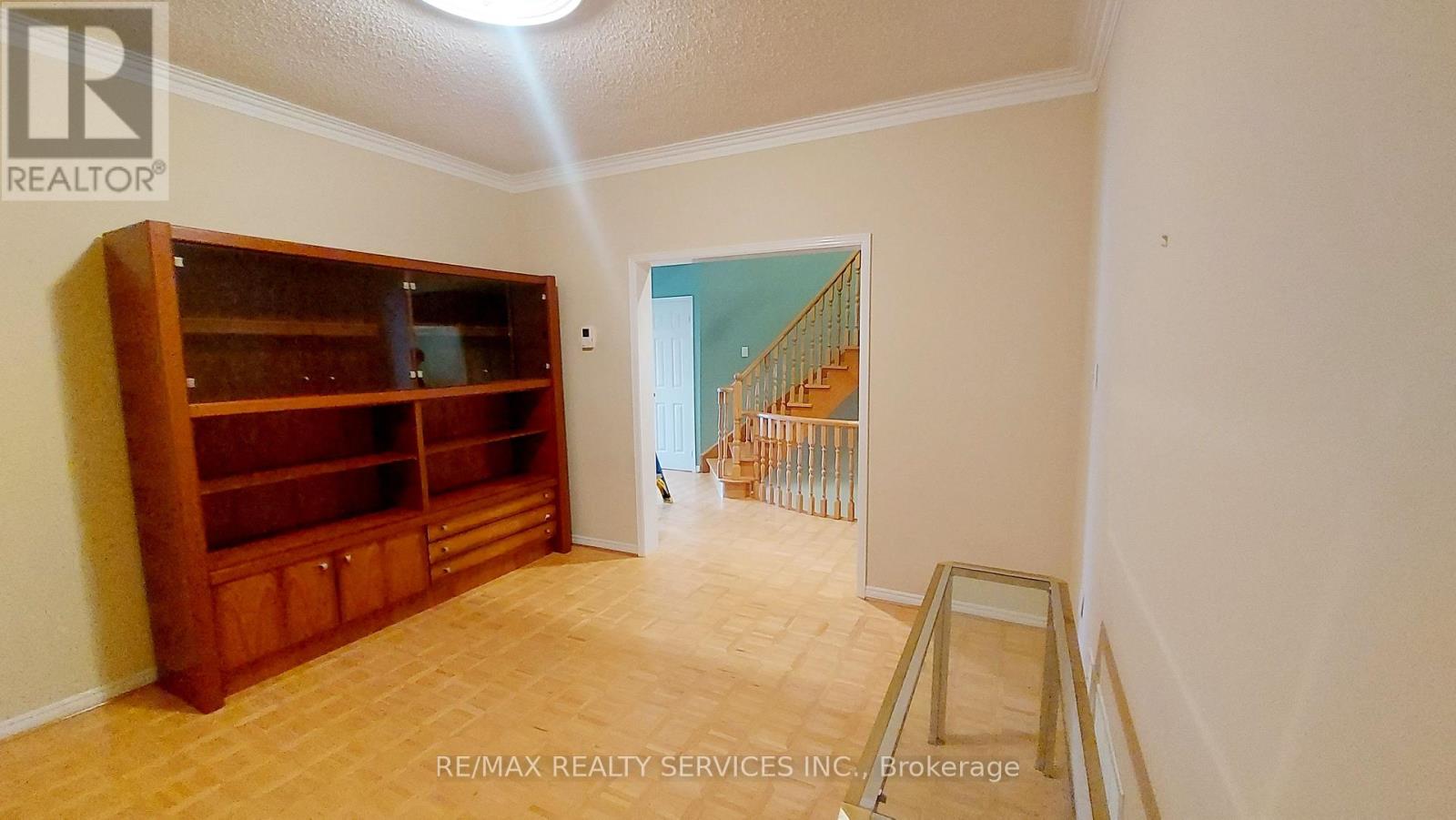 26 Hacienda Court, Brampton, Ontario  L6Z 3J1 - Photo 8 - W12348242