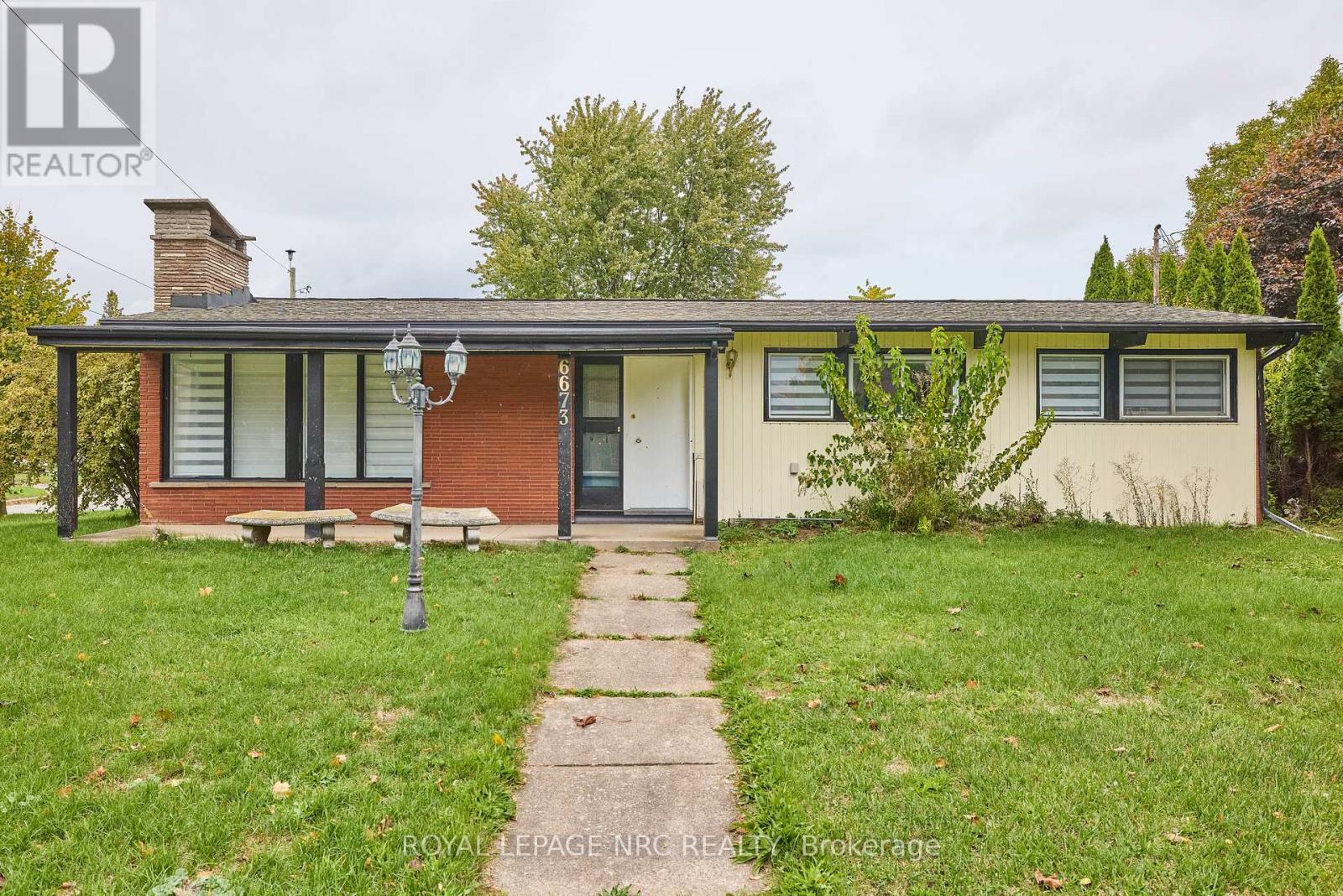 6673 Huggins Street, Niagara Falls, Ontario  L2J 1H5 - Photo 1 - X12477928