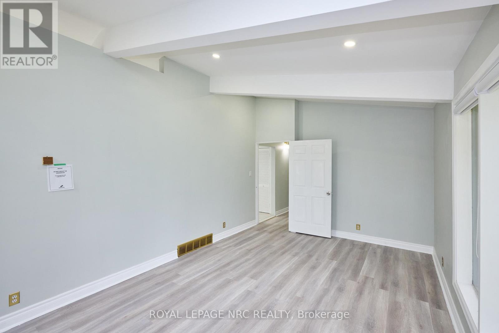 6673 Huggins Street, Niagara Falls, Ontario  L2J 1H5 - Photo 13 - X12477928