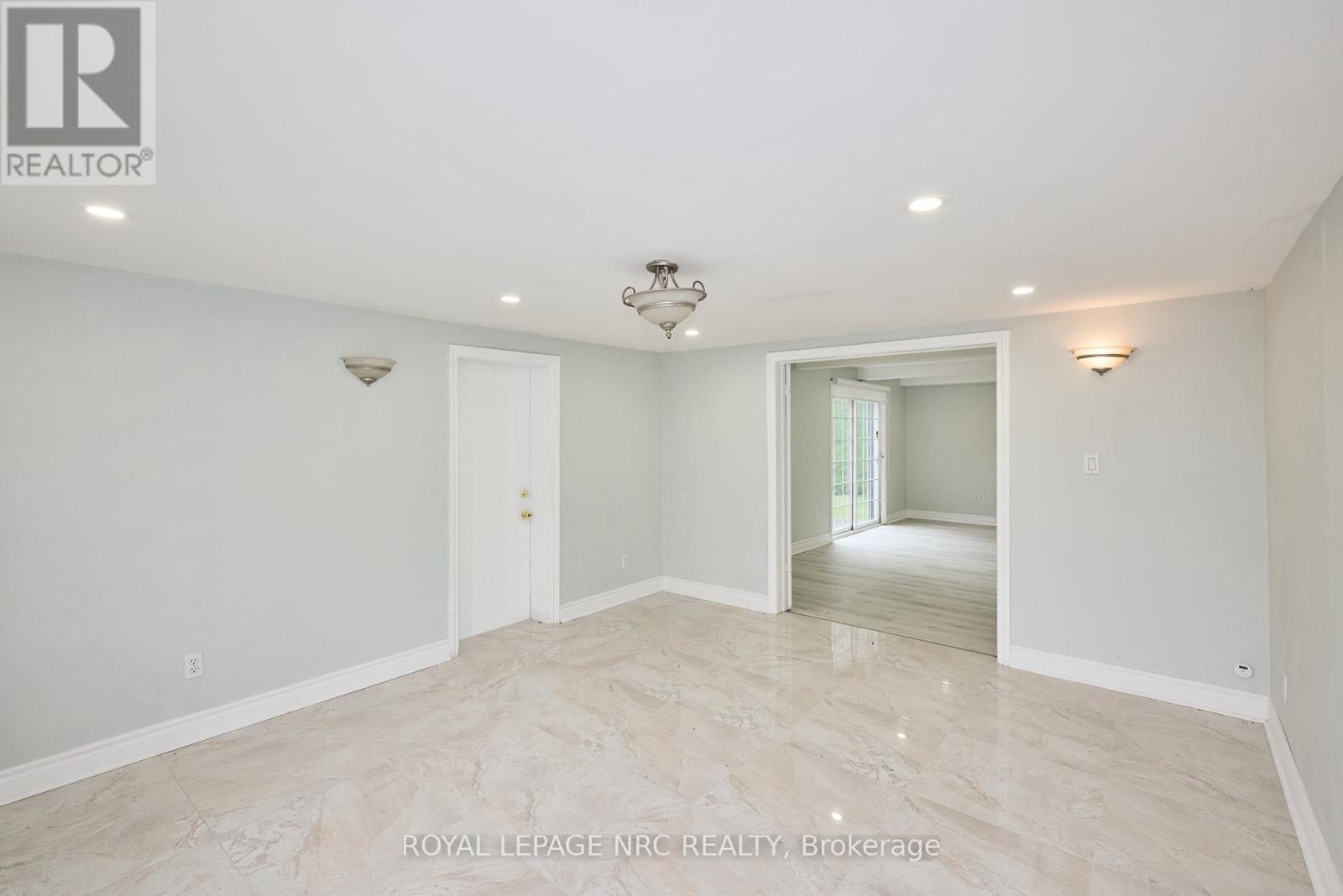 6673 Huggins Street, Niagara Falls, Ontario  L2J 1H5 - Photo 18 - X12477928