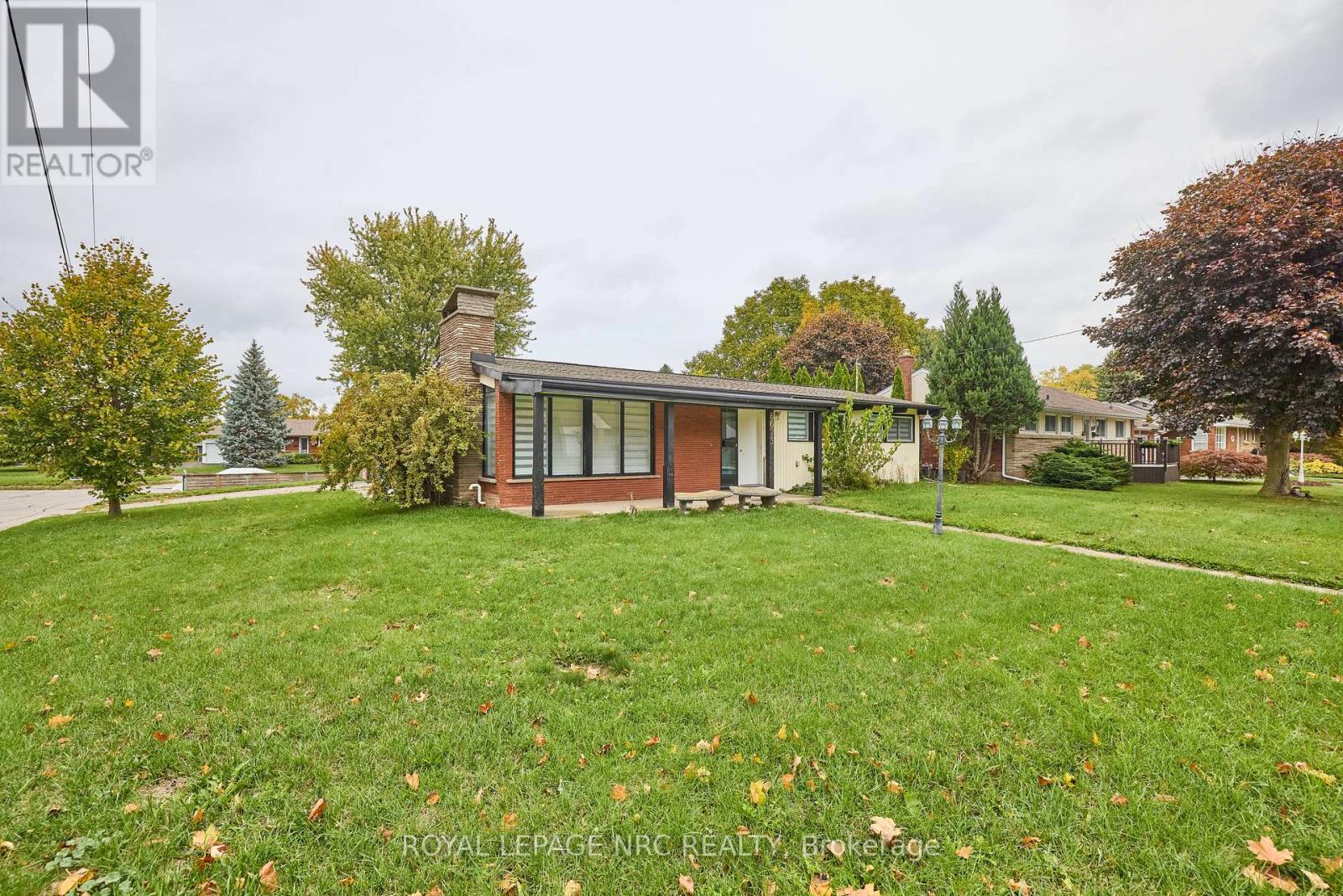 6673 Huggins Street, Niagara Falls, Ontario  L2J 1H5 - Photo 3 - X12477928