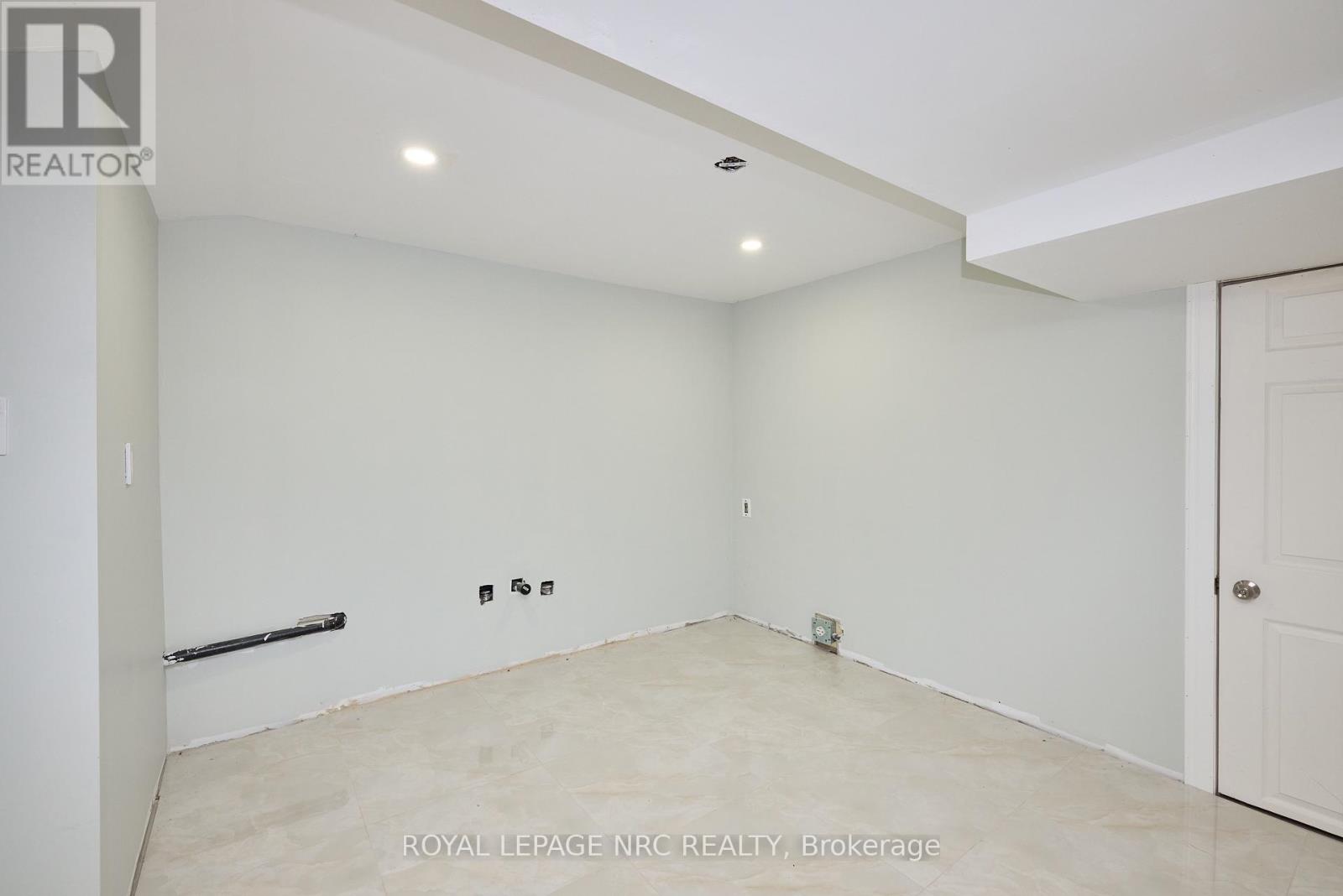 6673 Huggins Street, Niagara Falls, Ontario  L2J 1H5 - Photo 37 - X12477928