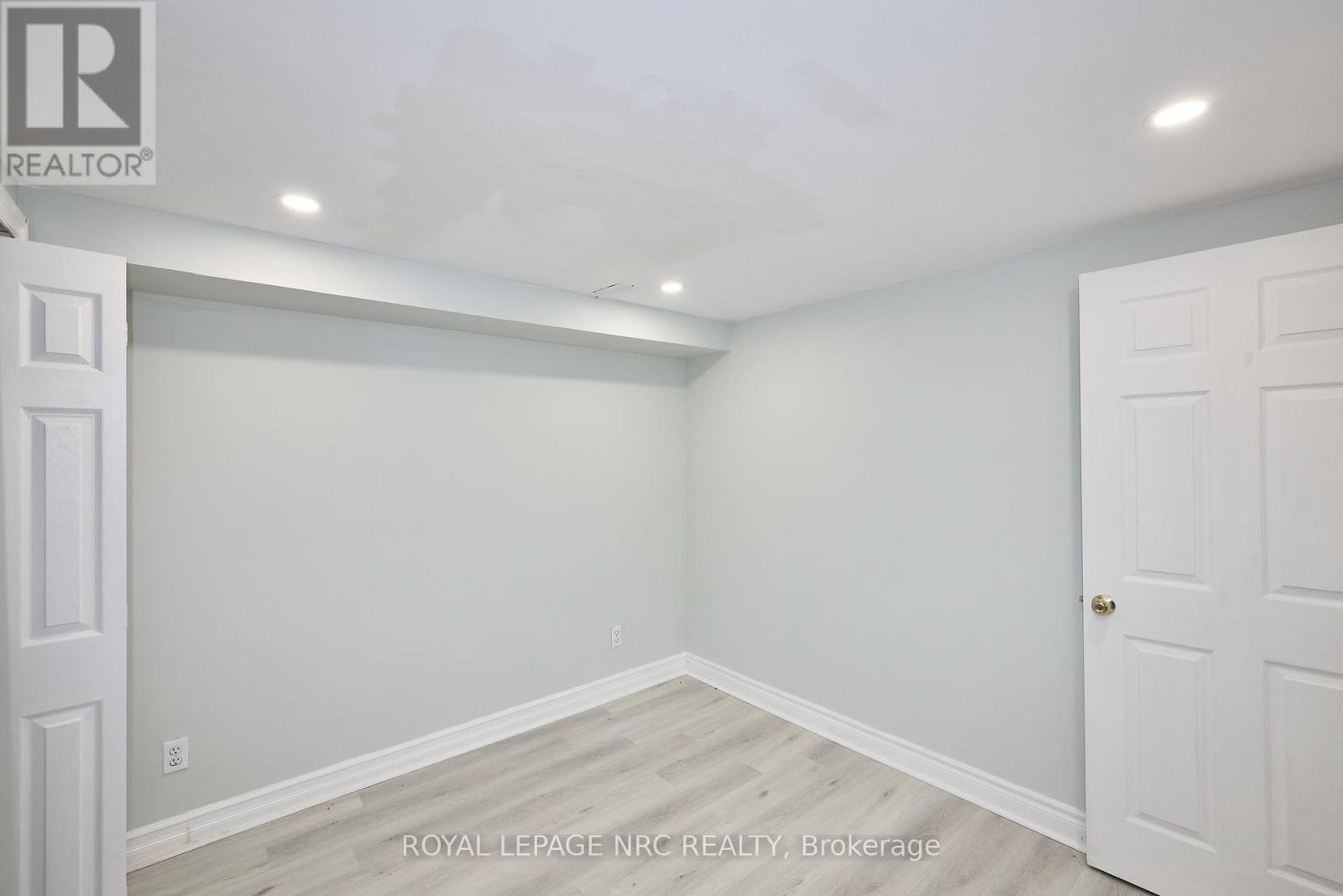 6673 Huggins Street, Niagara Falls, Ontario  L2J 1H5 - Photo 46 - X12477928