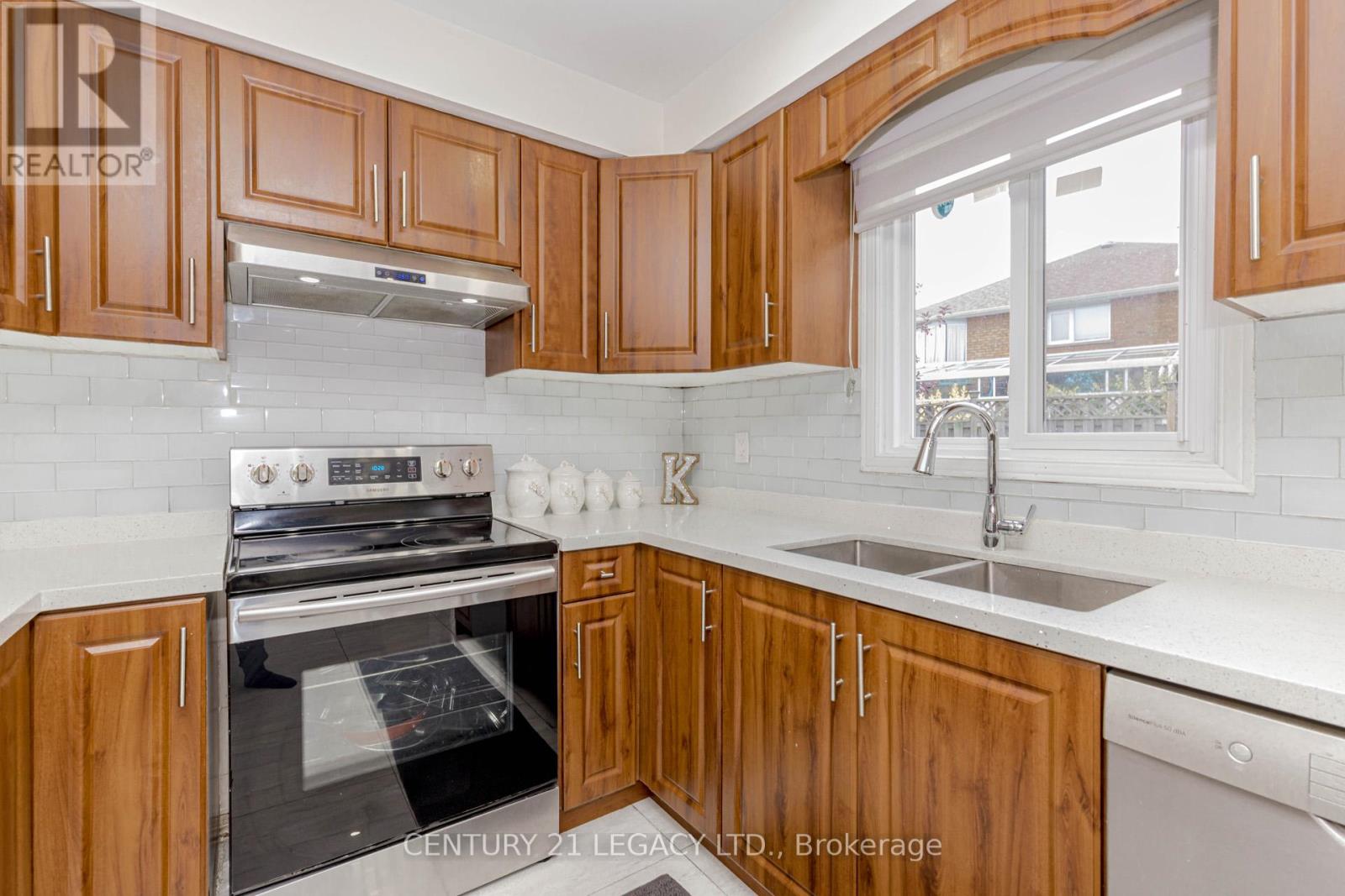 30 Diane Court, Brampton, Ontario  L6Y 3E2 - Photo 12 - W12477518