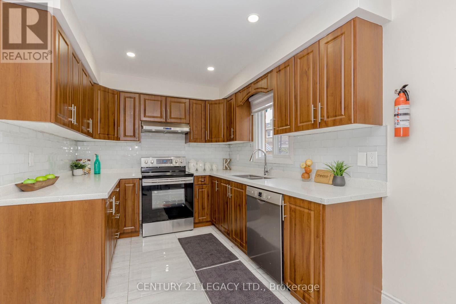 30 Diane Court, Brampton, Ontario  L6Y 3E2 - Photo 11 - W12477518