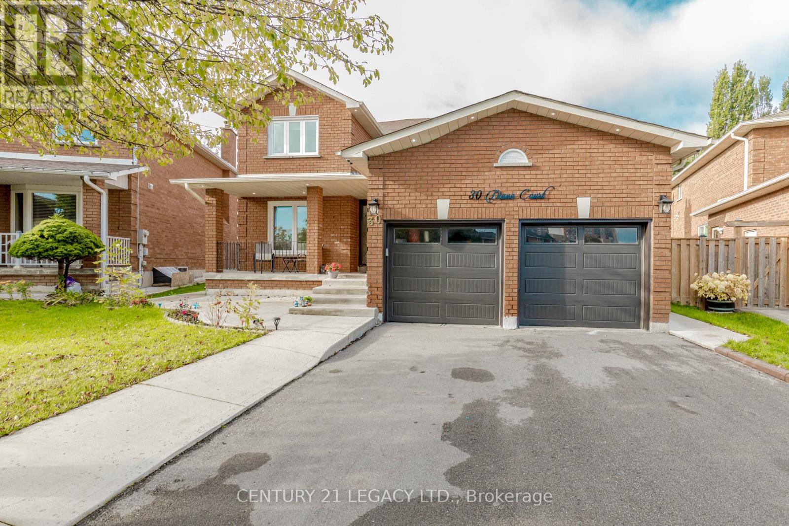 30 Diane Court, Brampton, Ontario  L6Y 3E2 - Photo 2 - W12477518