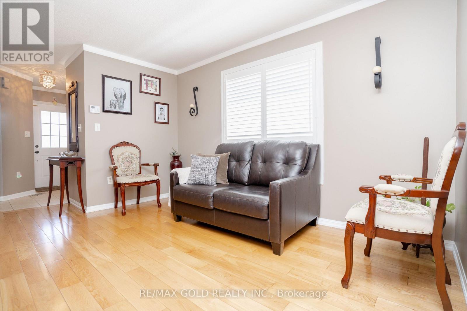 34 Jingle Crescent, Brampton, Ontario  L6S 0B2 - Photo 7 - W12477724