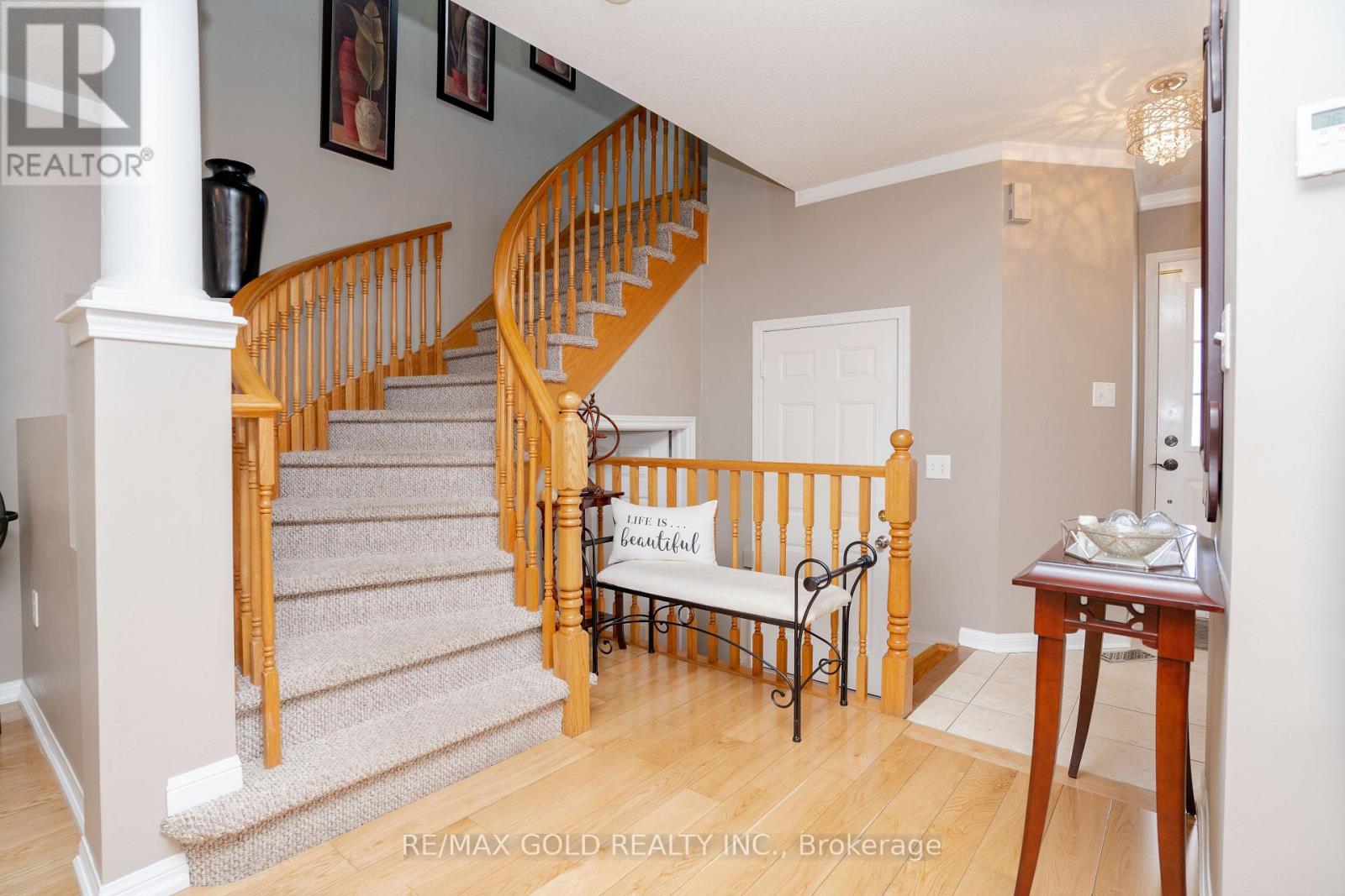 34 Jingle Crescent, Brampton, Ontario  L6S 0B2 - Photo 5 - W12477724
