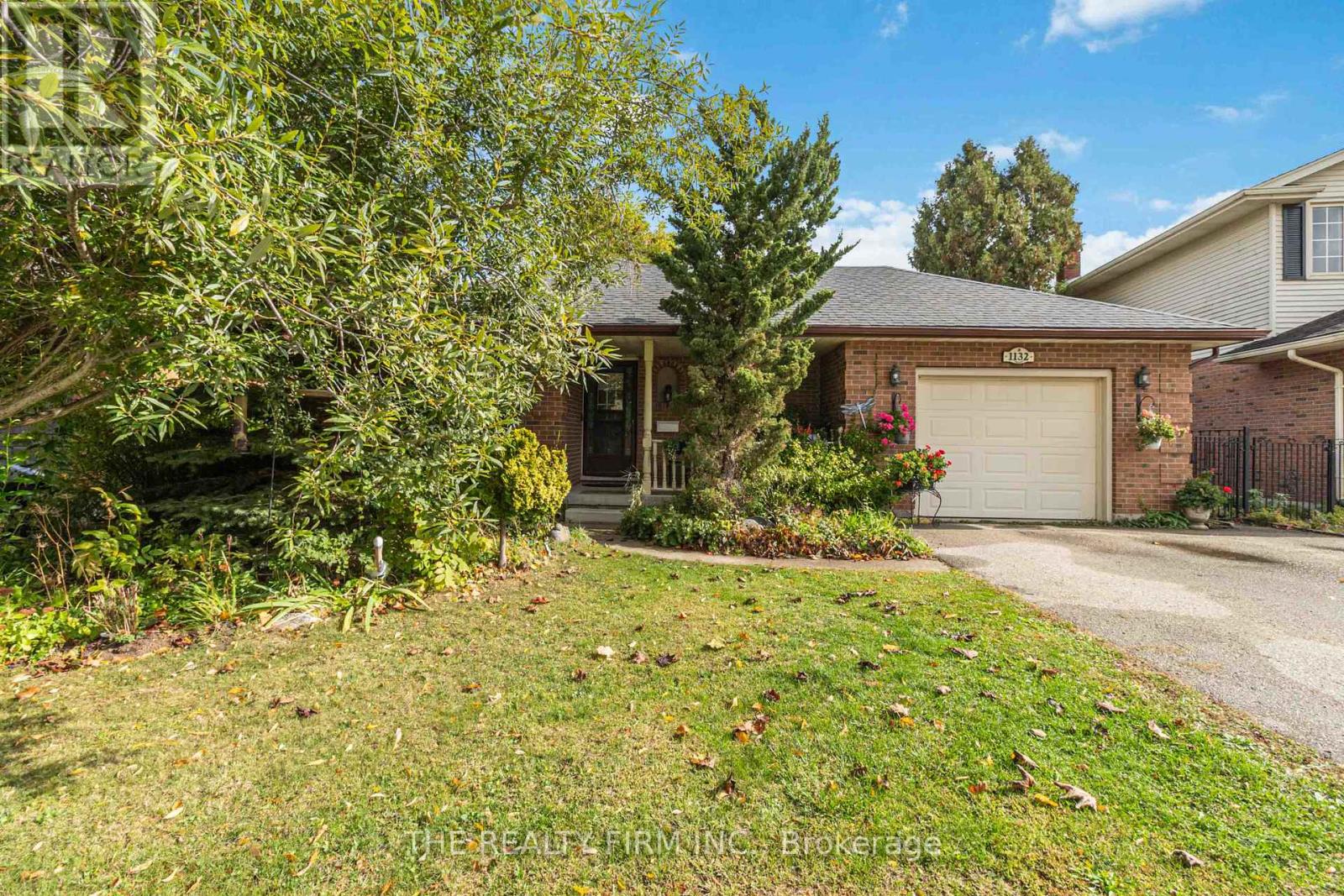 1132 IROQUOIS CRESCENT, Woodstock, Ontario