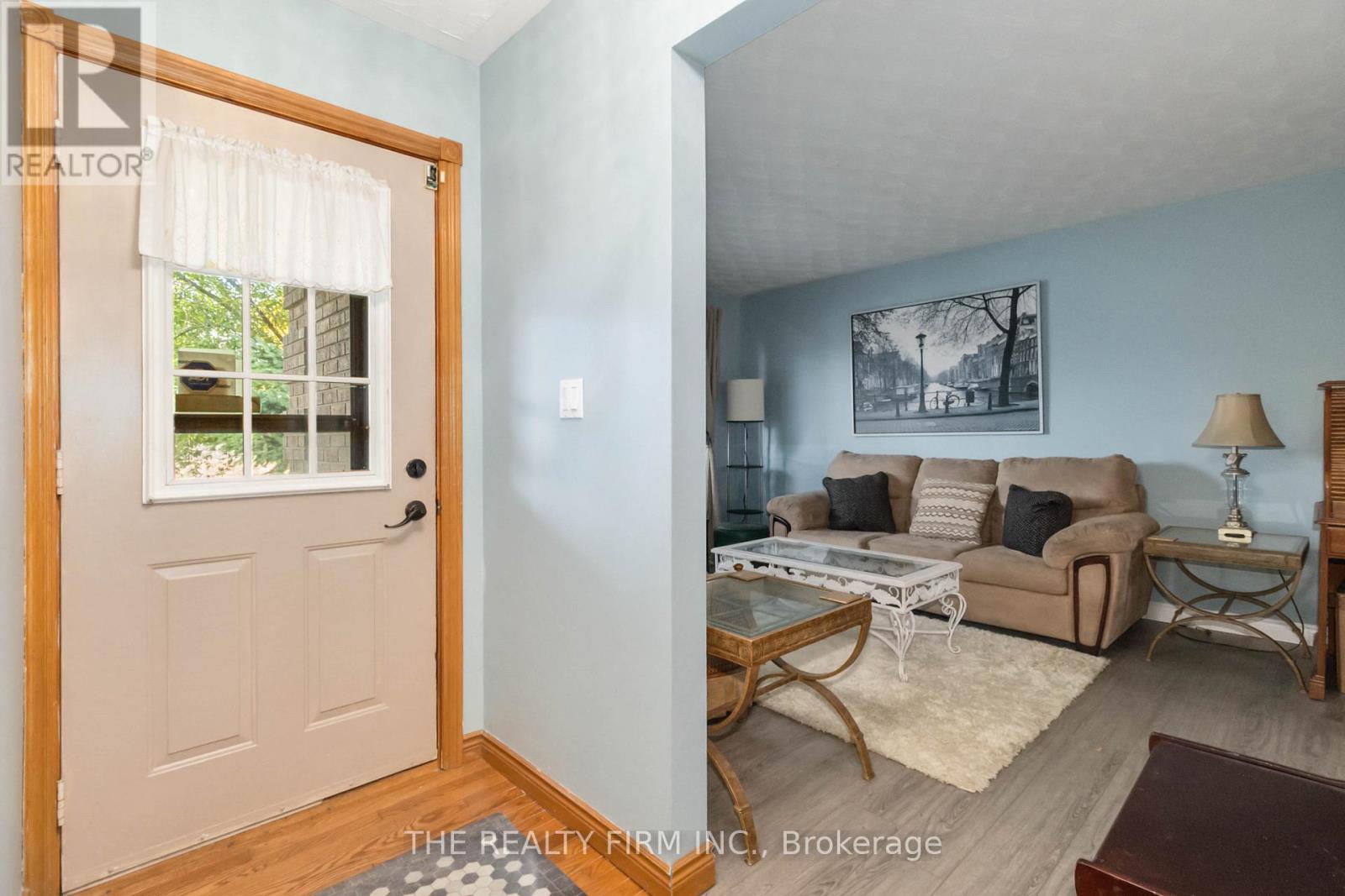 1132 Iroquois Crescent, Woodstock, Ontario  N4T 1C3 - Photo 5 - X12439764