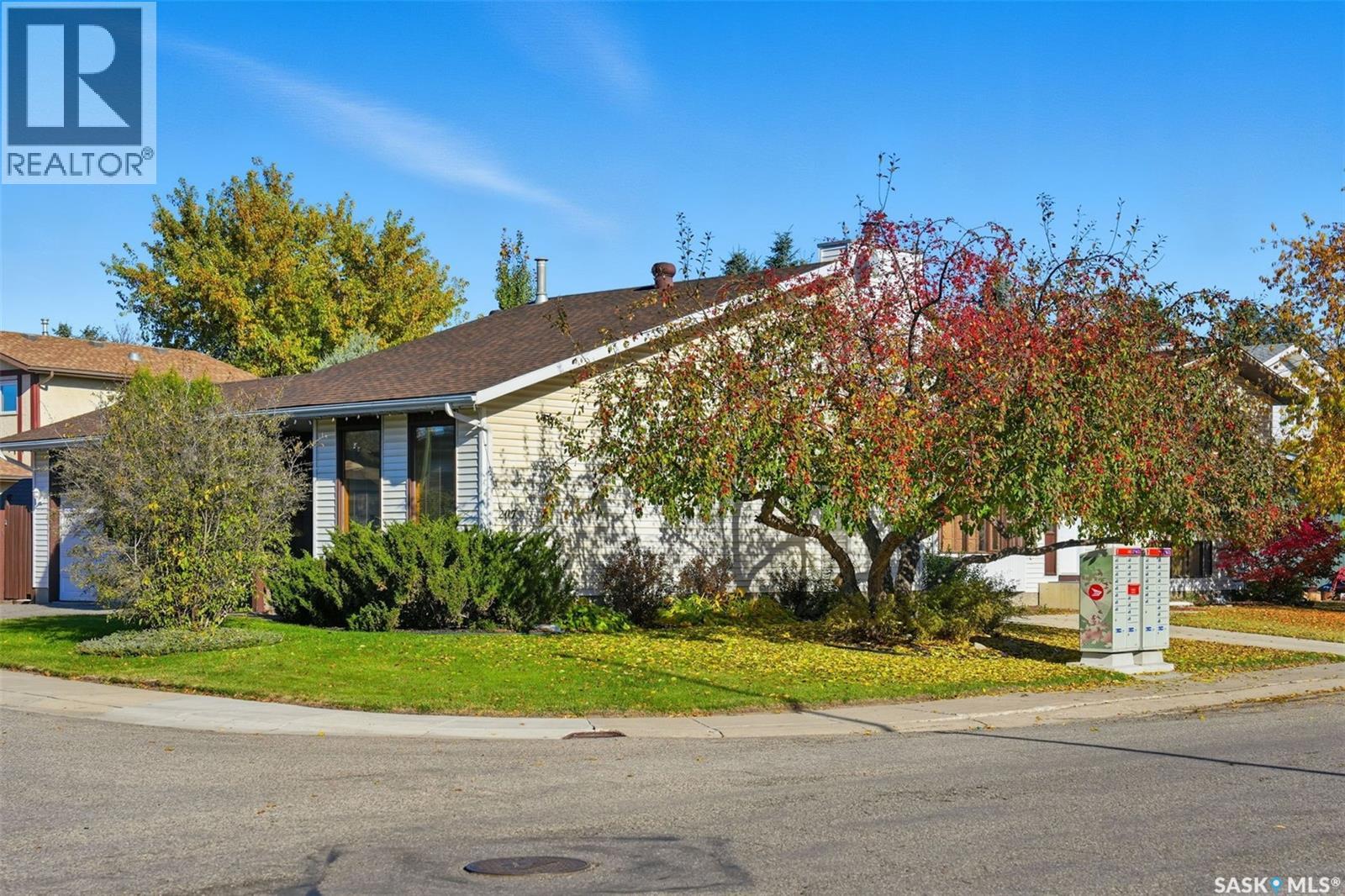 207 Nemeiben Road, Saskatoon, Saskatchewan  S7J 4S8 - Photo 2 - SK021543