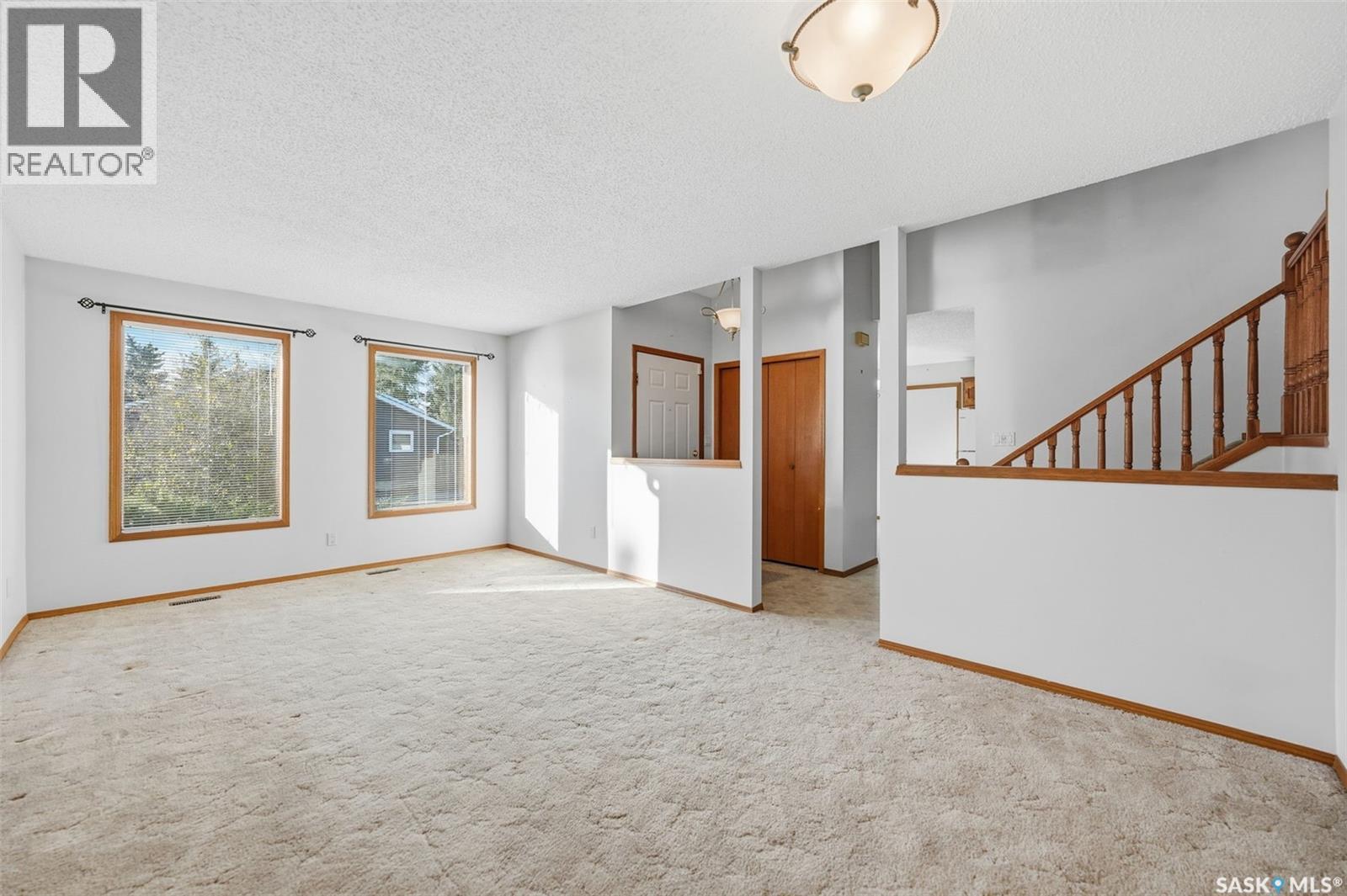 207 Nemeiben Road, Saskatoon, Saskatchewan  S7J 4S8 - Photo 4 - SK021543