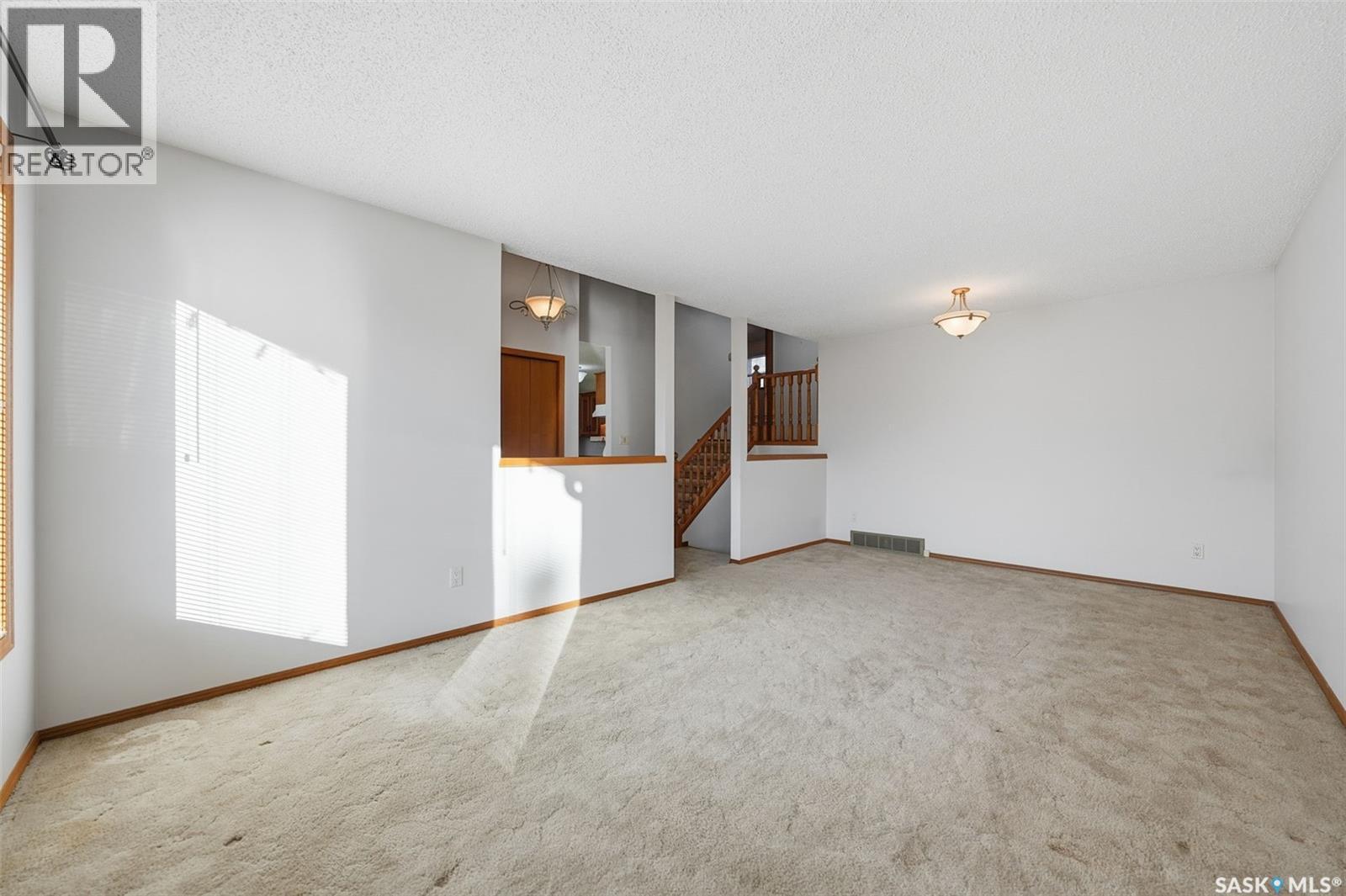 207 Nemeiben Road, Saskatoon, Saskatchewan  S7J 4S8 - Photo 6 - SK021543