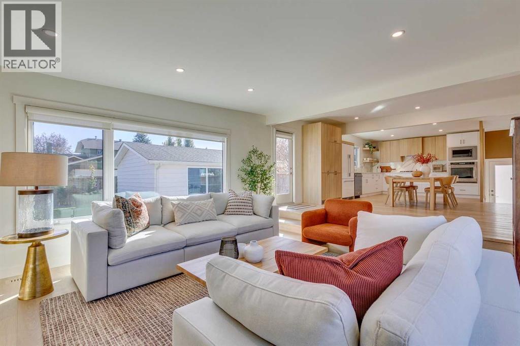 419 Parkview Crescent Se, Calgary, Alberta  T2J 4N8 - Photo 3 - A2264258