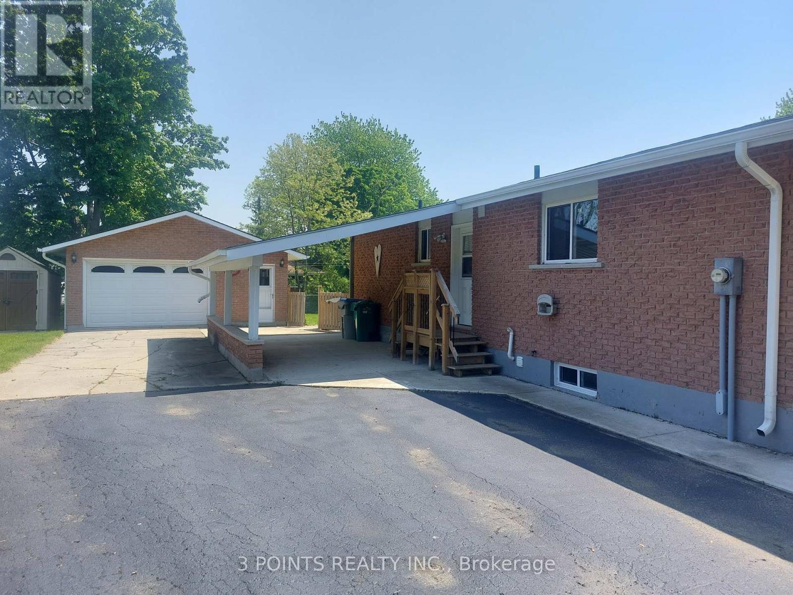 377 South Street S, Goderich, Ontario  N7A 3M7 - Photo 2 - X12478119