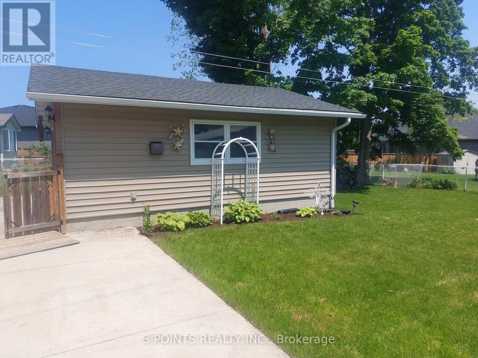 377 South Street S, Goderich, Ontario  N7A 3M7 - Photo 3 - X12478119