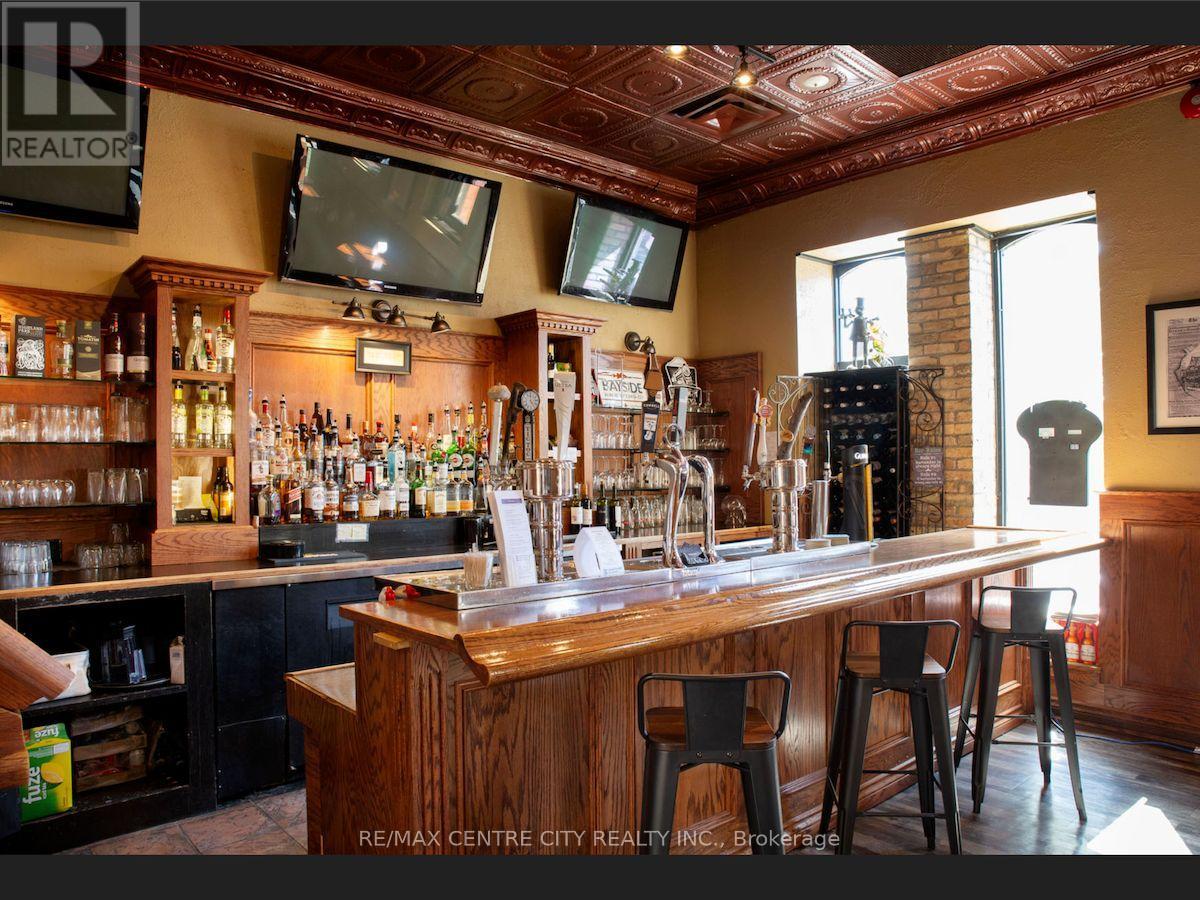 71 Frank Street, Strathroy-Caradoc, Ontario  N7G 2R5 - Photo 4 - X12478186