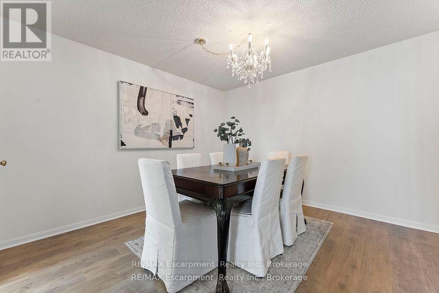 602 - 1230 Marlborough Court, Oakville, Ontario  L6H 3K6 - Photo 7 - W12478189