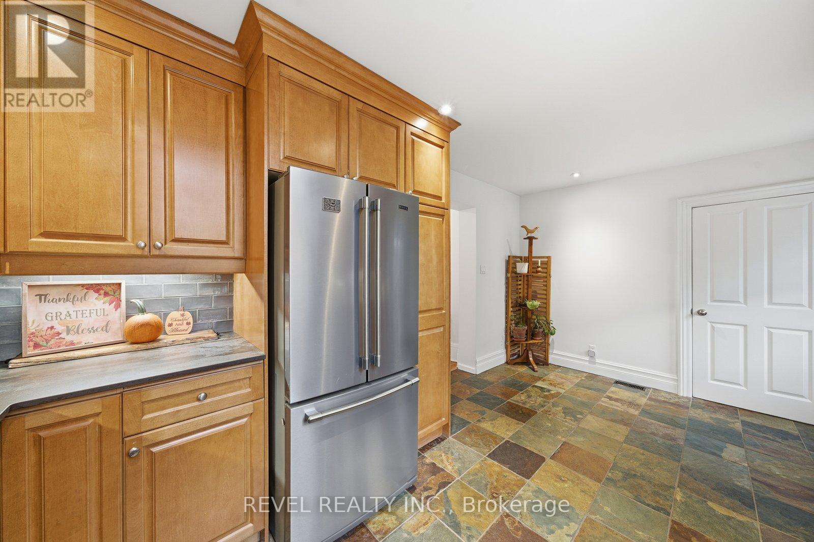 94 Elgin Street, Kawartha Lakes, Ontario  K9V 3W7 - Photo 18 - X12477359