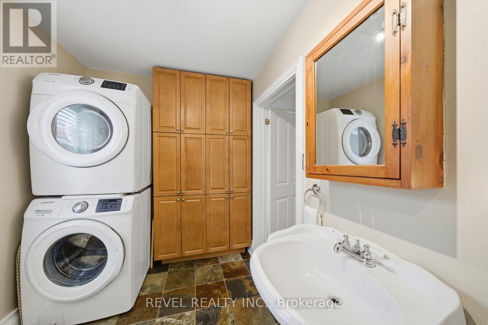 94 Elgin Street, Kawartha Lakes, Ontario  K9V 3W7 - Photo 19 - X12477359
