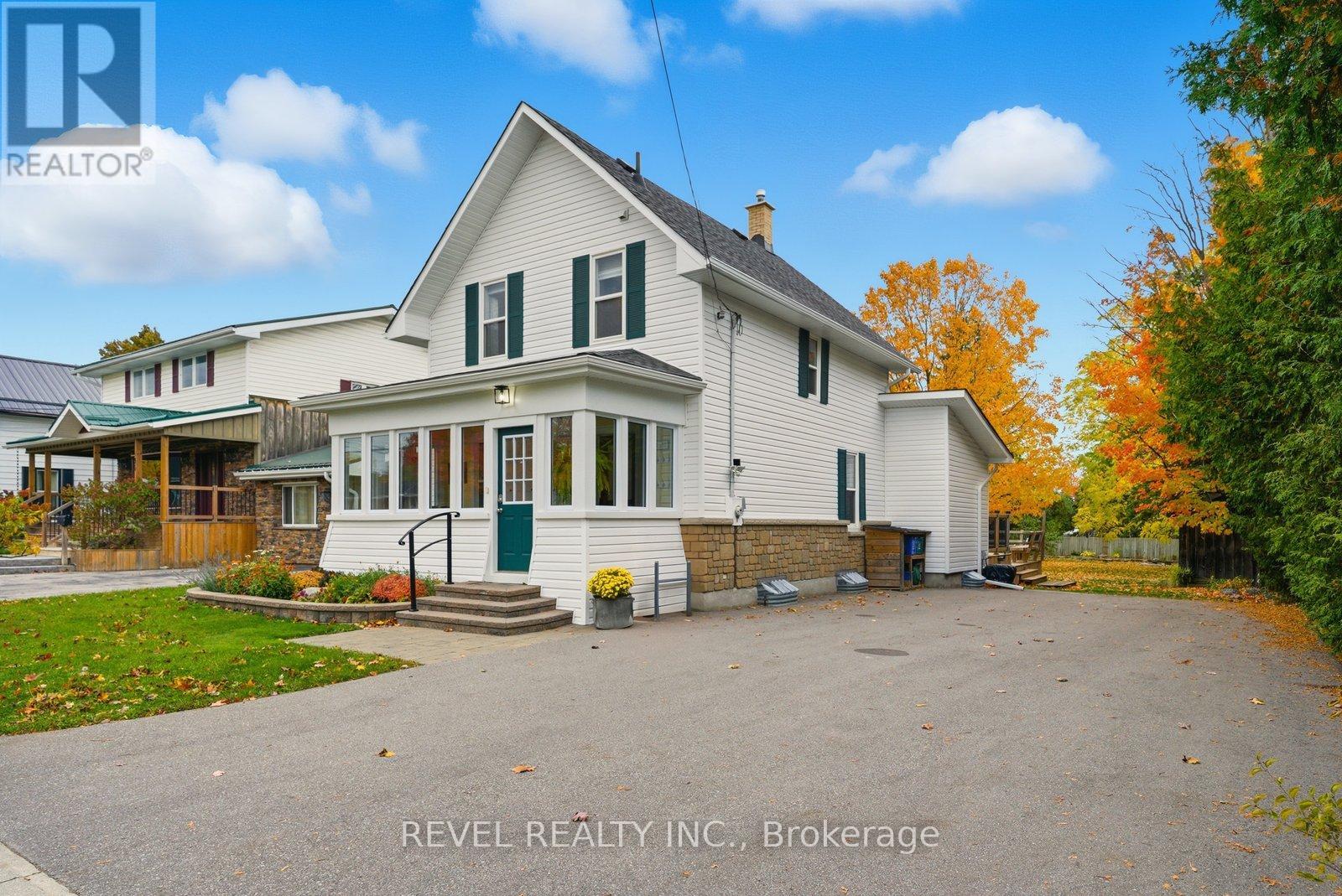 94 Elgin Street, Kawartha Lakes, Ontario  K9V 3W7 - Photo 4 - X12477359